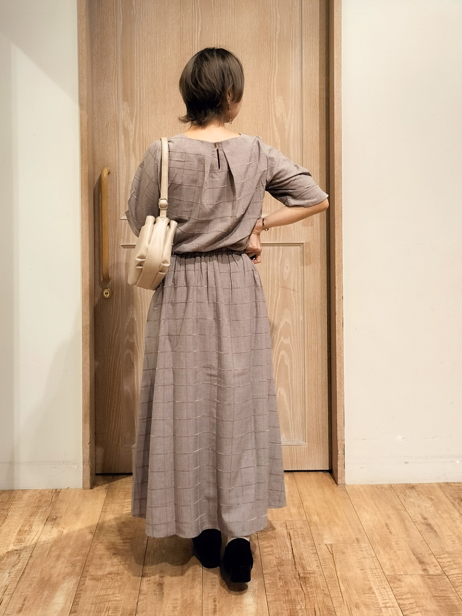 YUKIさんの「SHOO･LA･RUE｜【セットアップ可/S-LL】モールチェックで上品に タックスリーブ ブラウス」を使ったコーディネート