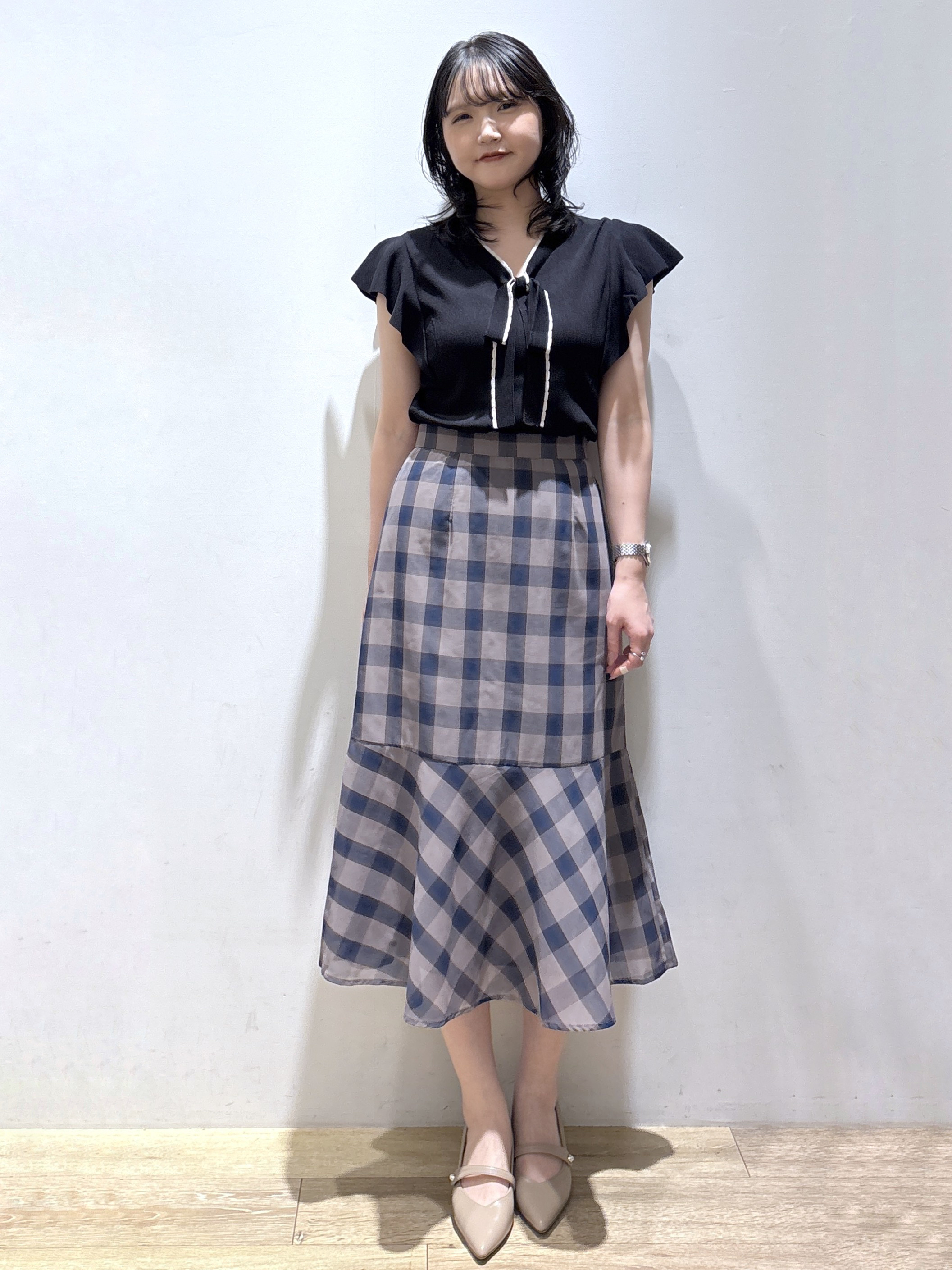 mizukiさんの「index｜【UVケア／接触冷感】バイカラーボウタイフリルトップス《洗濯機OK》」を使ったコーディネート