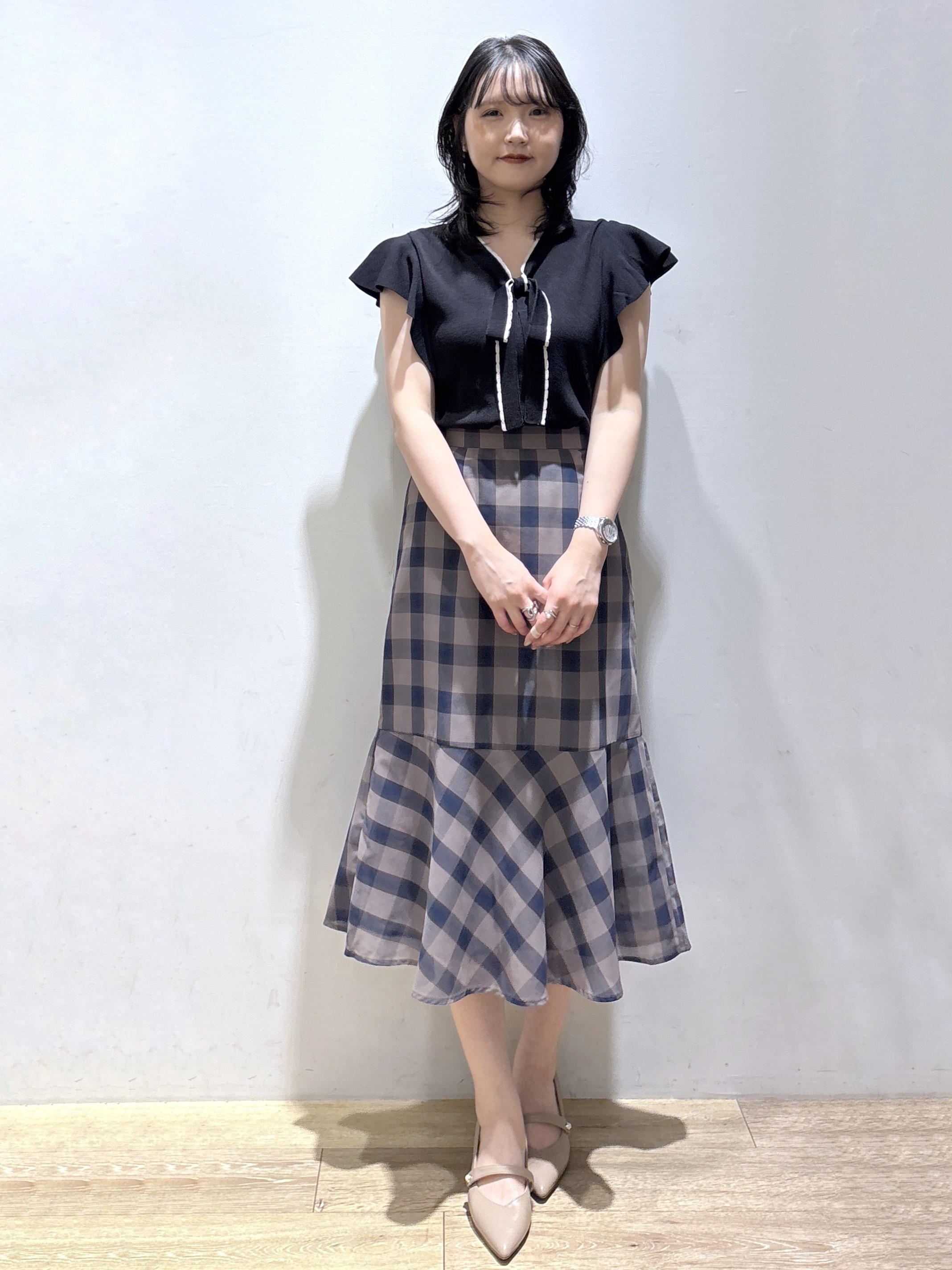 mizukiさんの「index｜【UVケア／接触冷感】バイカラーボウタイフリルトップス《洗濯機OK》」を使ったコーディネート