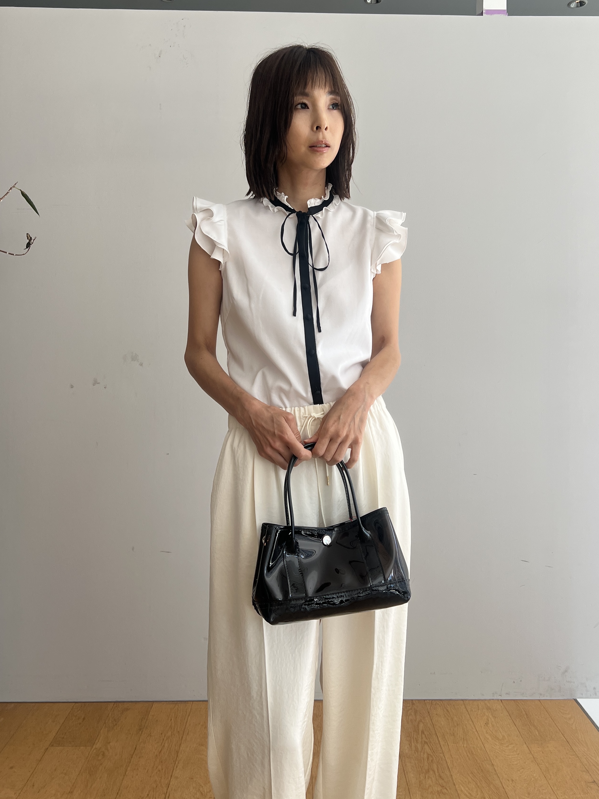 misaさんの「DRESSTERIOR｜サテンイージーパンツ」を使ったコーディネート
