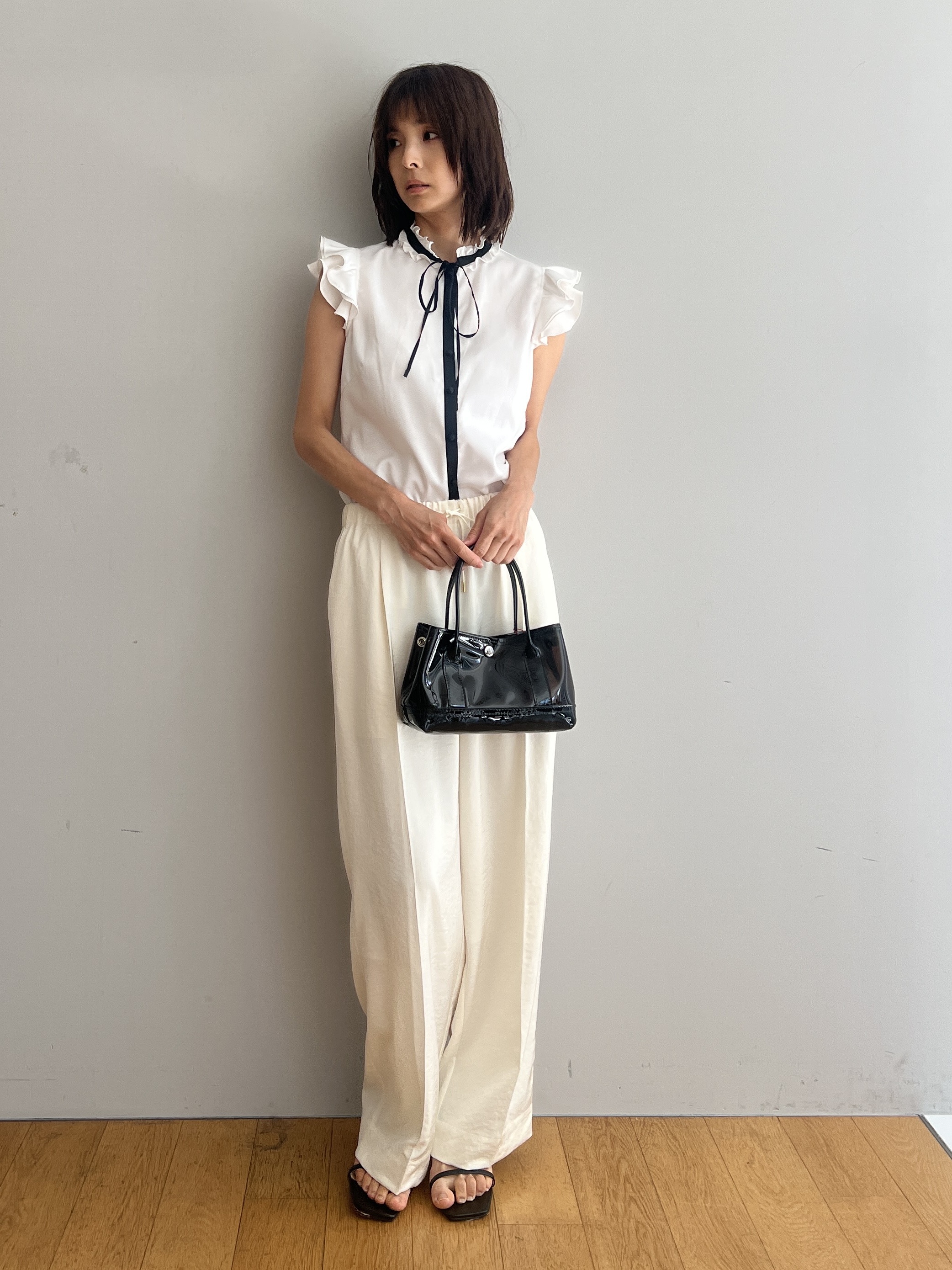 misaさんの「DRESSTERIOR｜サテンイージーパンツ」を使ったコーディネート