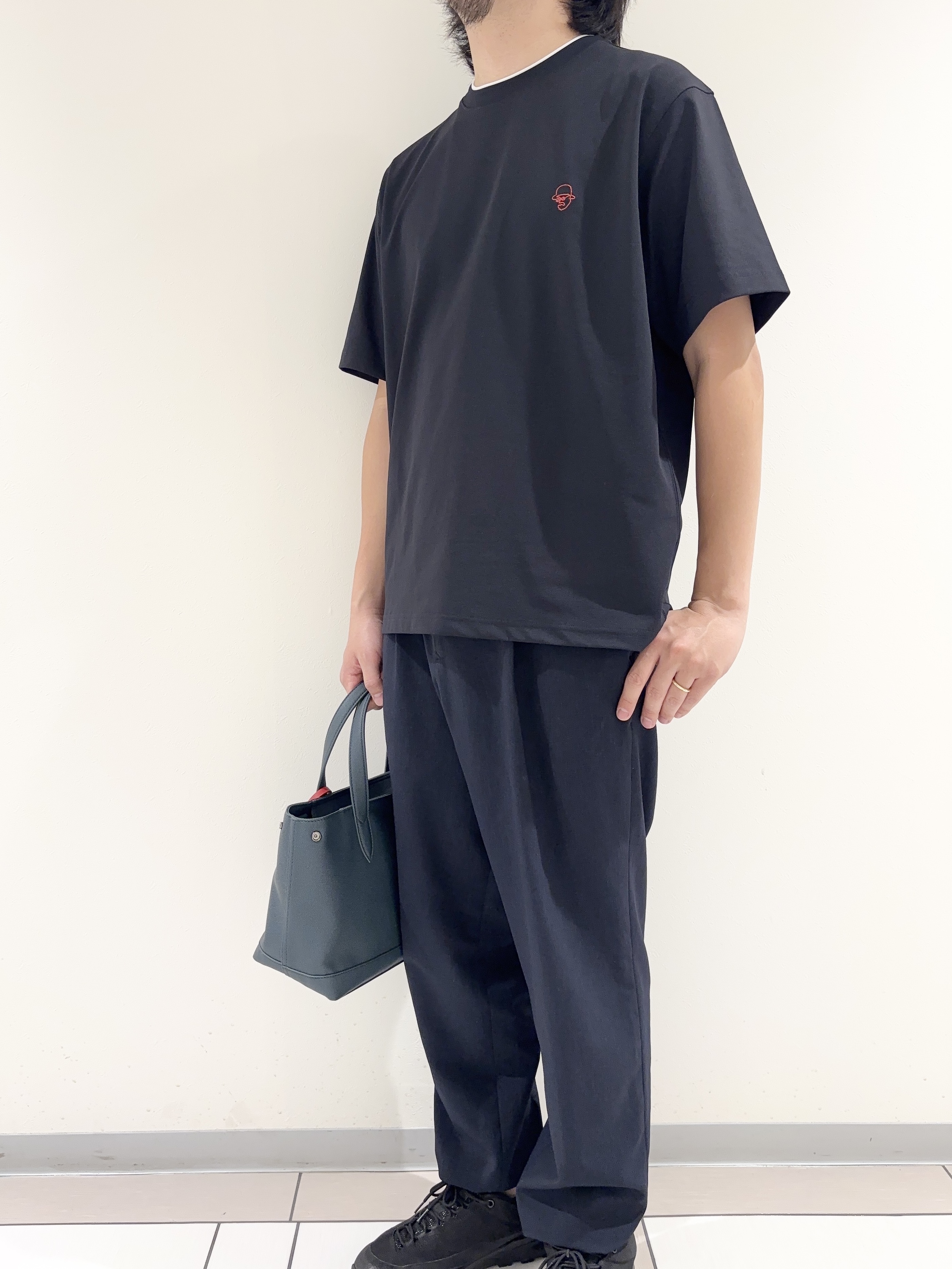 及川さんの「TAKEO KIKUCHI｜【汗染み軽減/接触冷感】フェイクレイヤード ワンポイント刺繍Ｔシャツ」を使ったコーディネート