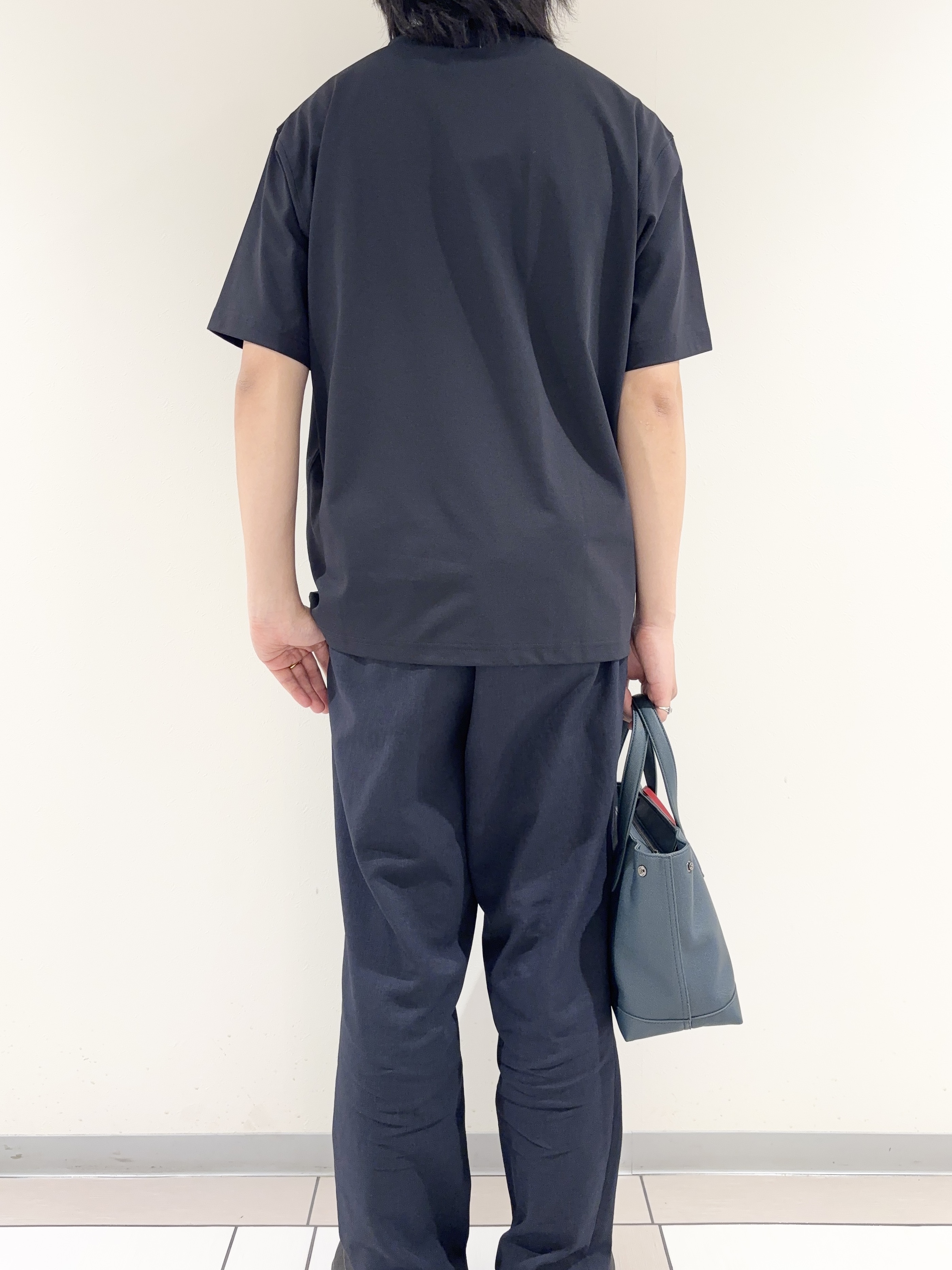 及川さんの「TAKEO KIKUCHI｜【汗染み軽減/接触冷感】フェイクレイヤード ワンポイント刺繍Ｔシャツ」を使ったコーディネート