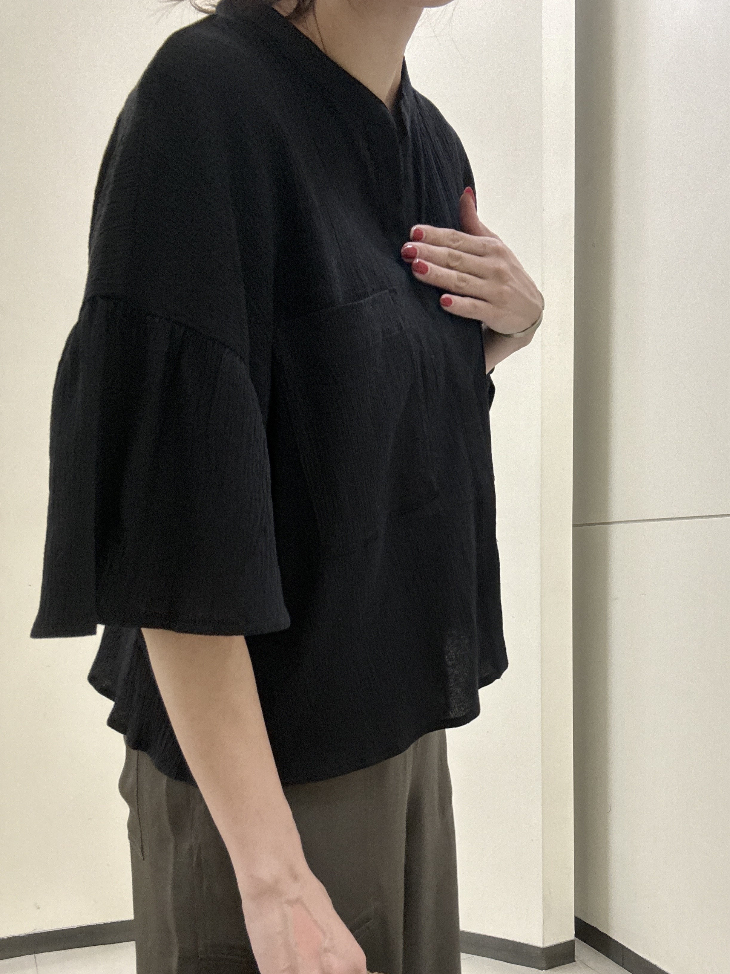 Junさんの「Dessin｜フレアスリーブ スキッパーブラウス」を使ったコーディネート