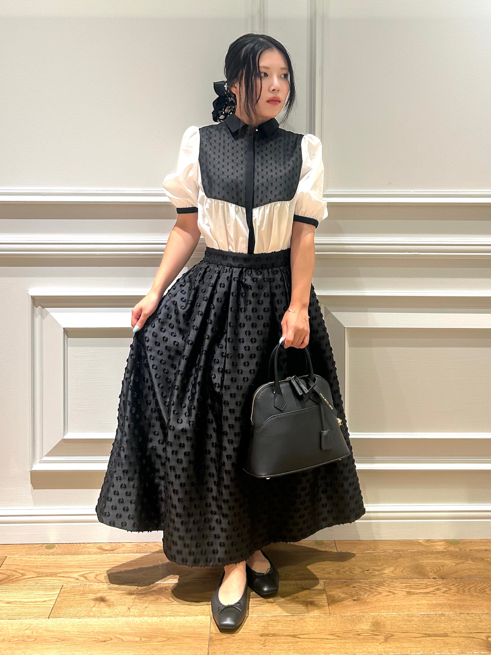 とりみさんの「DRESSTERIOR｜【着映え】パフスリーブ ブザムブラウス」を使ったコーディネート