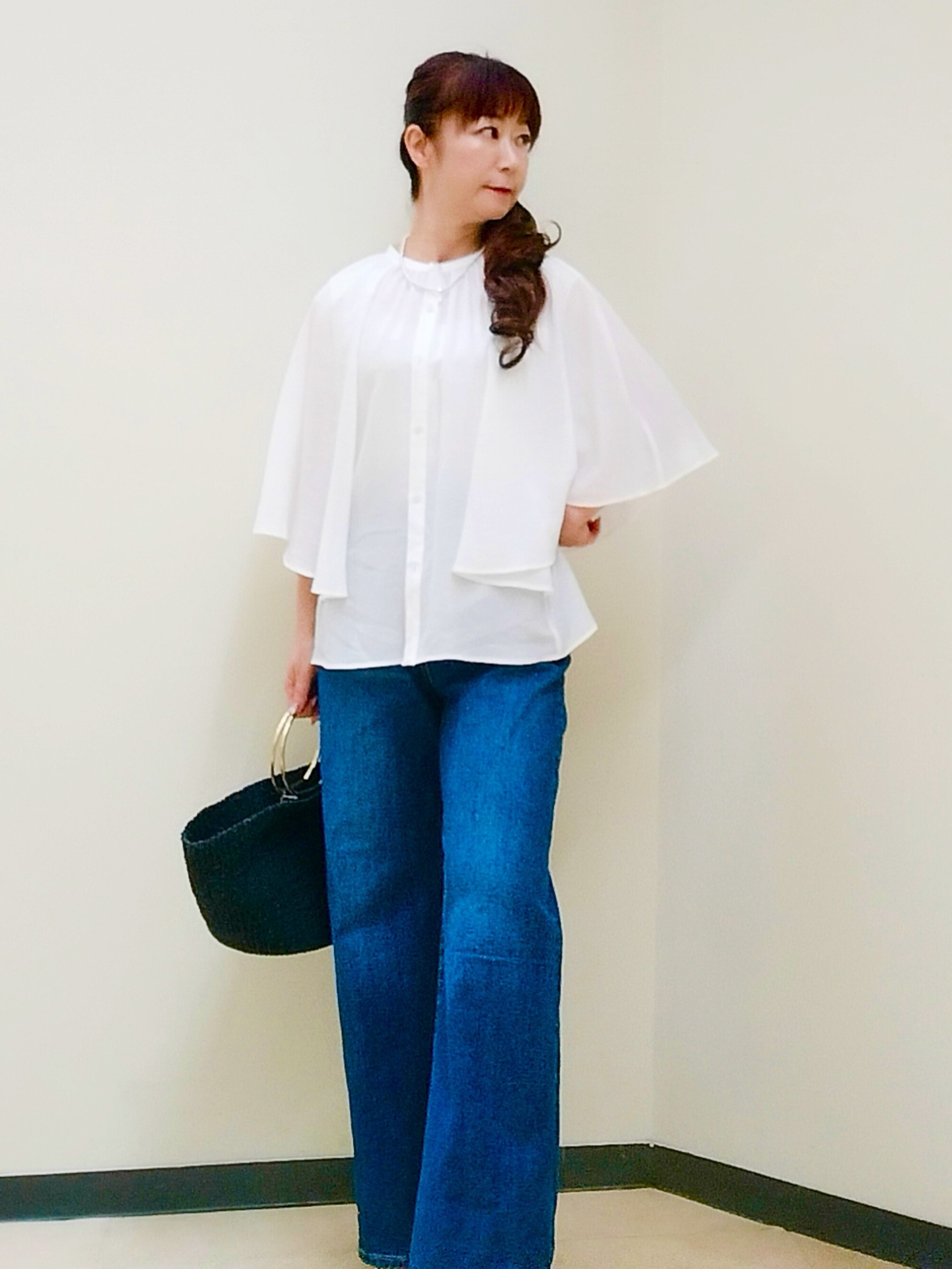 花さんの「Reflect｜ドビーストライプケープスリーブブラウス」を使ったコーディネート