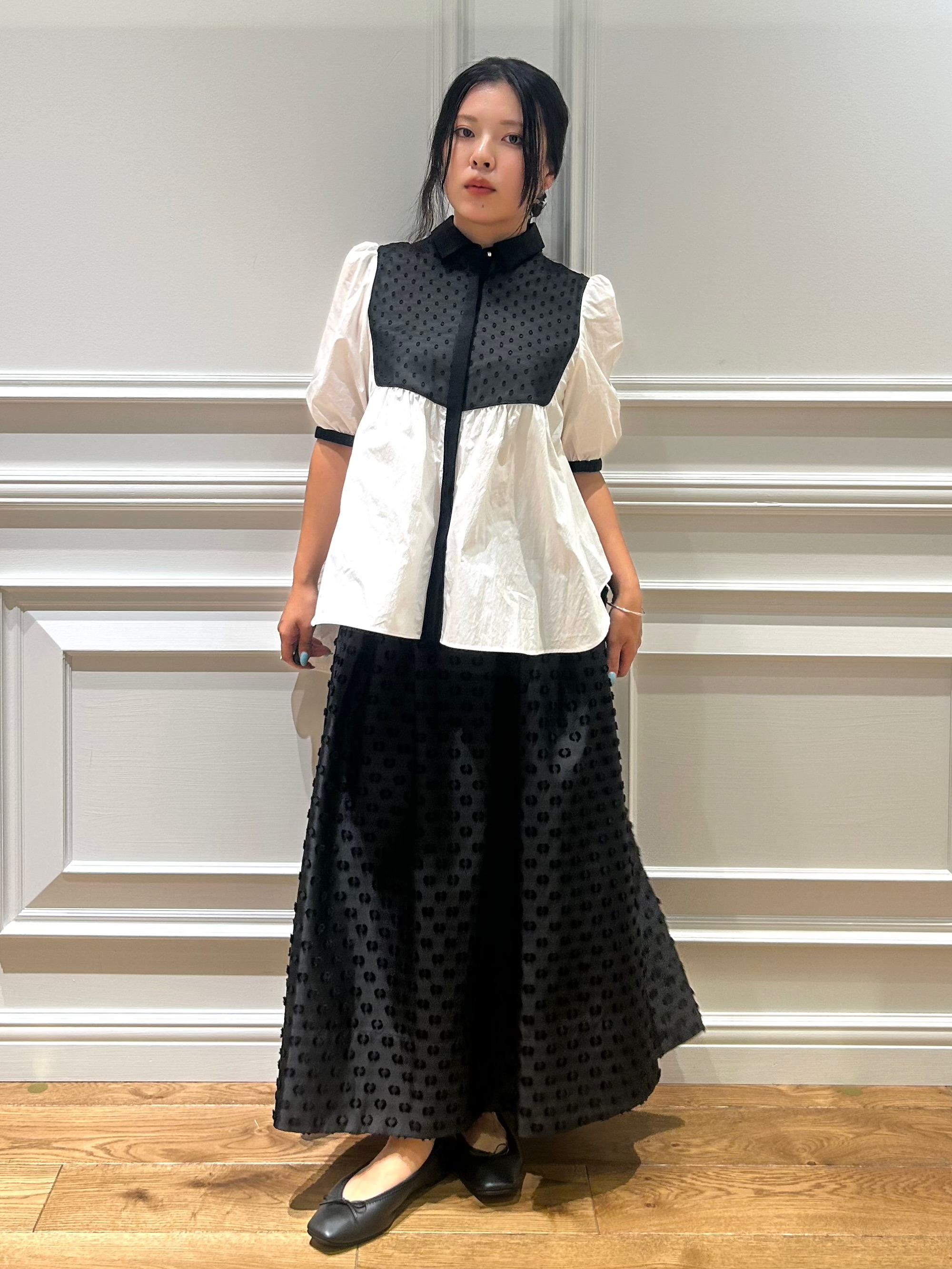 とりみさんの「DRESSTERIOR｜【着映え】パフスリーブ ブザムブラウス」を使ったコーディネート
