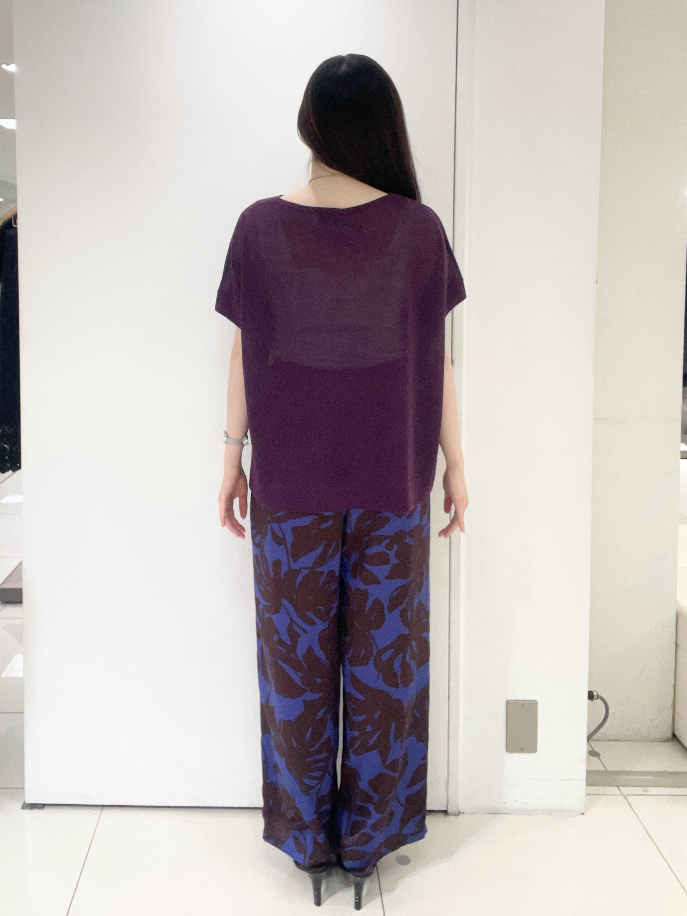 moeさんの「UNTITLED｜【アンサンブル可/品のある透け感】Tシャツ風ニットトップス」を使ったコーディネート