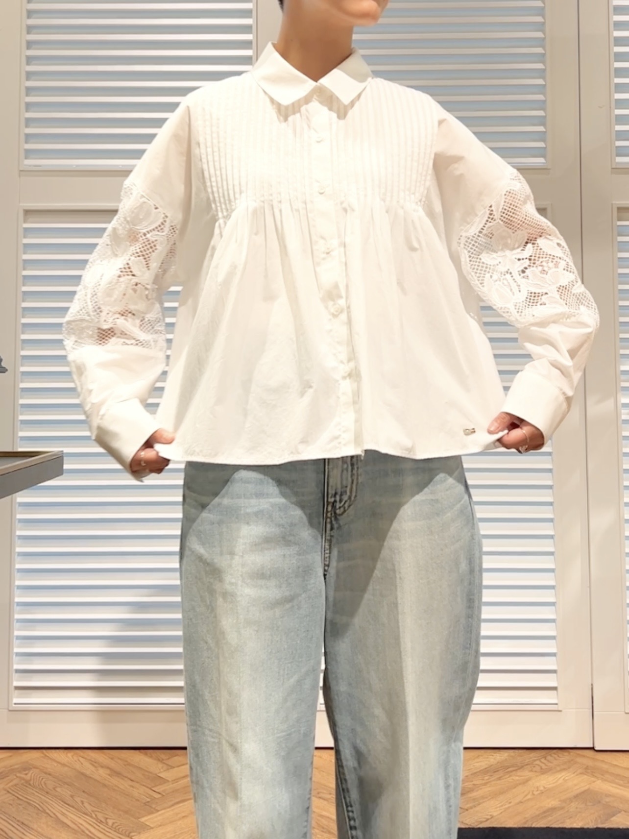 OCHIAIさんの「DRESSTERIOR｜【着映え】レーススリーブ ピンタック クロップドシャツ」を使ったコーディネート