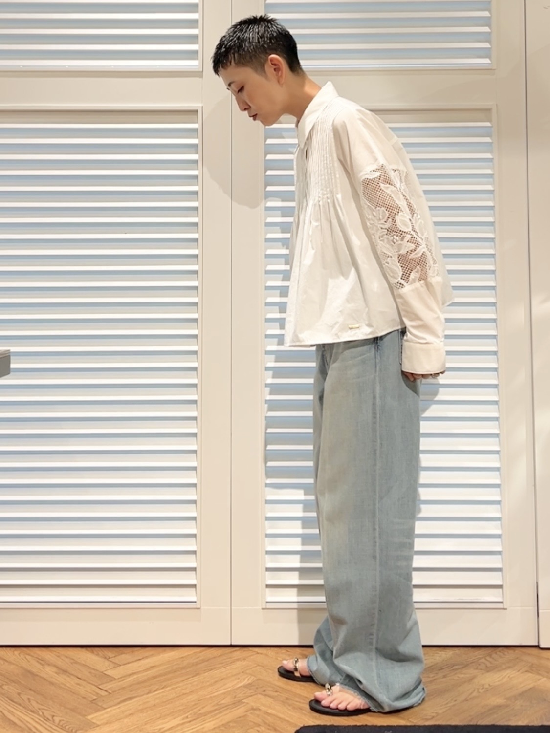 OCHIAIさんの「DRESSTERIOR｜【着映え】レーススリーブ ピンタック クロップドシャツ」を使ったコーディネート