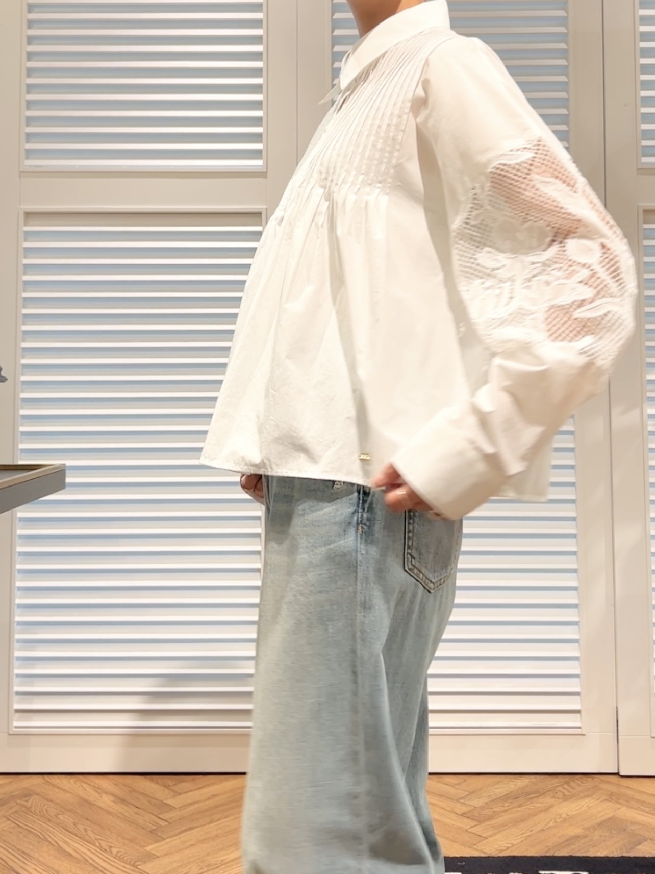 OCHIAIさんの「DRESSTERIOR｜【着映え】レーススリーブ ピンタック クロップドシャツ」を使ったコーディネート