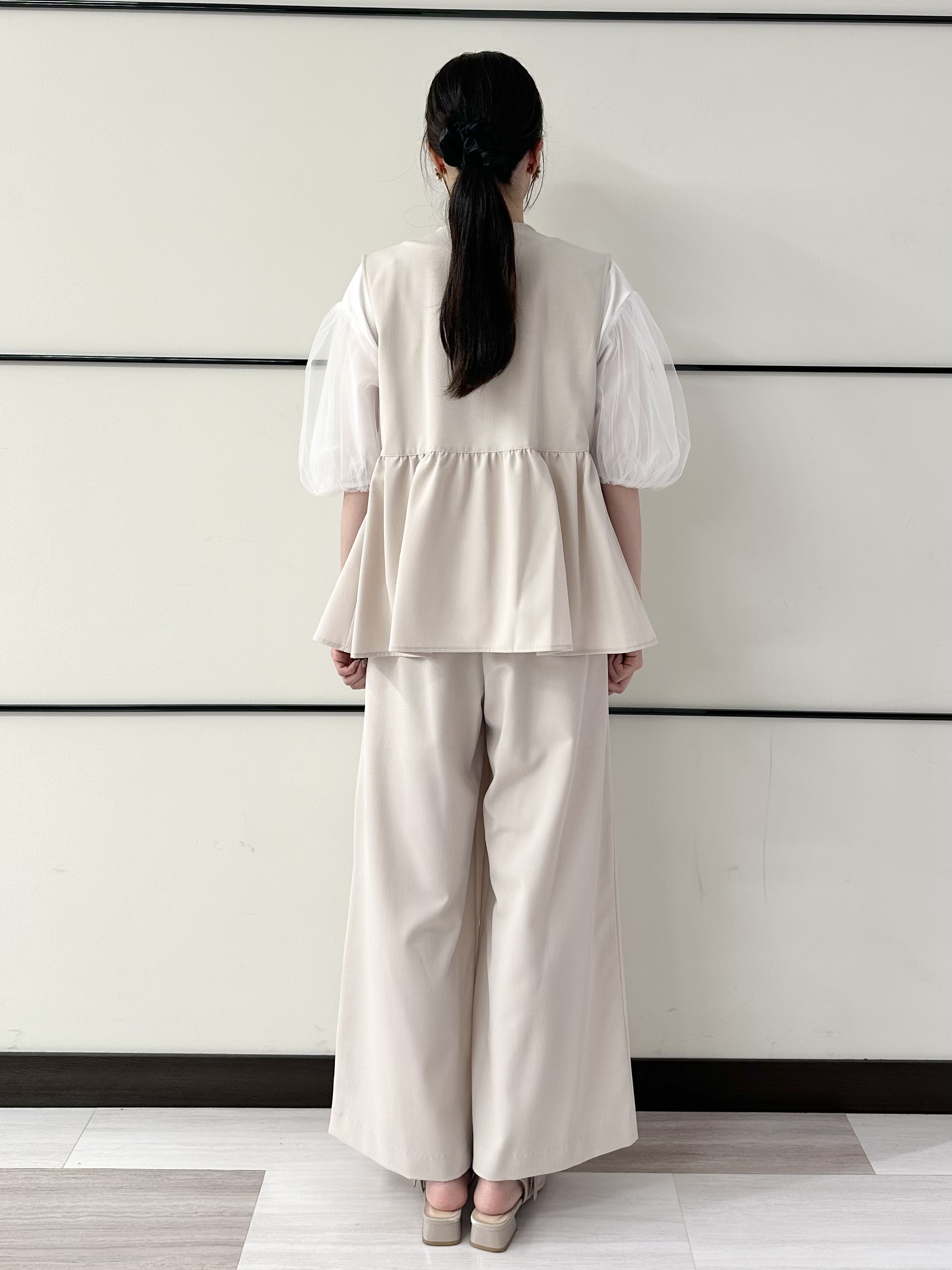 Momoさんの「Reflect｜【単品使い◎】ペプラムベスト＋リラクシーパンツセット」を使ったコーディネート