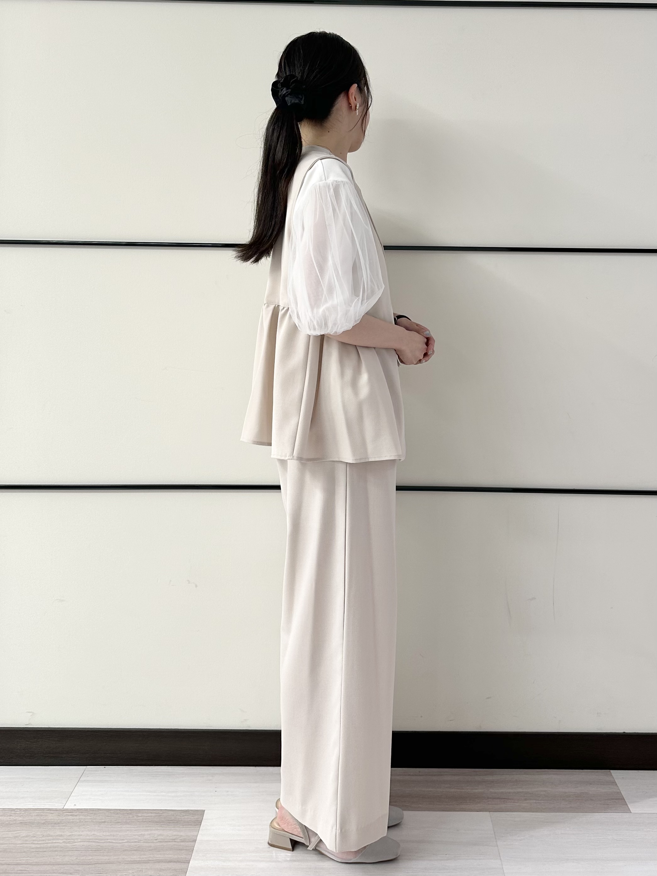 Momoさんの「Reflect｜【単品使い◎】ペプラムベスト＋リラクシーパンツセット」を使ったコーディネート