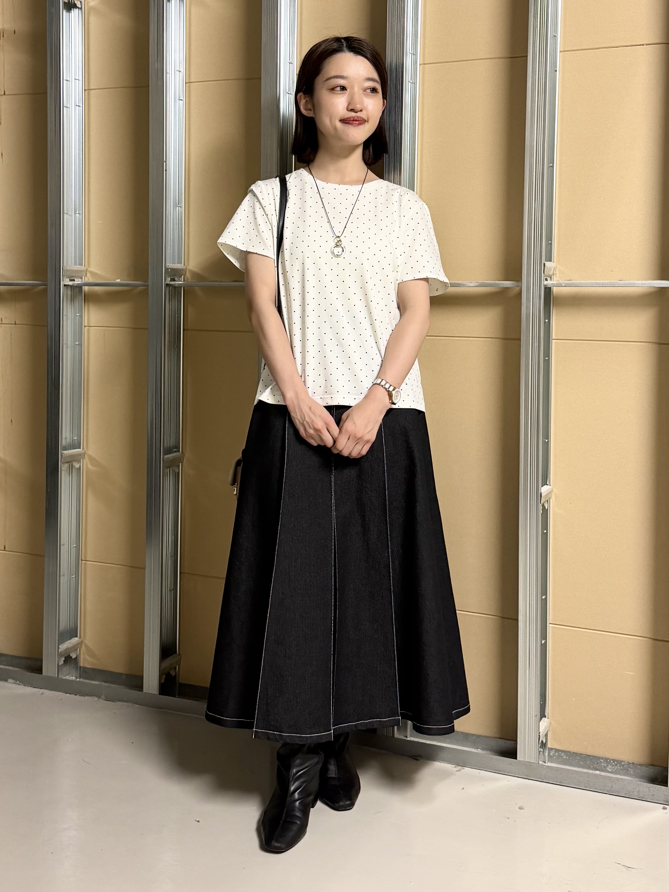 sahoさんの「THE SHOP TK｜大人にちょうどいい チャーム付きドット柄Tシャツ」を使ったコーディネート