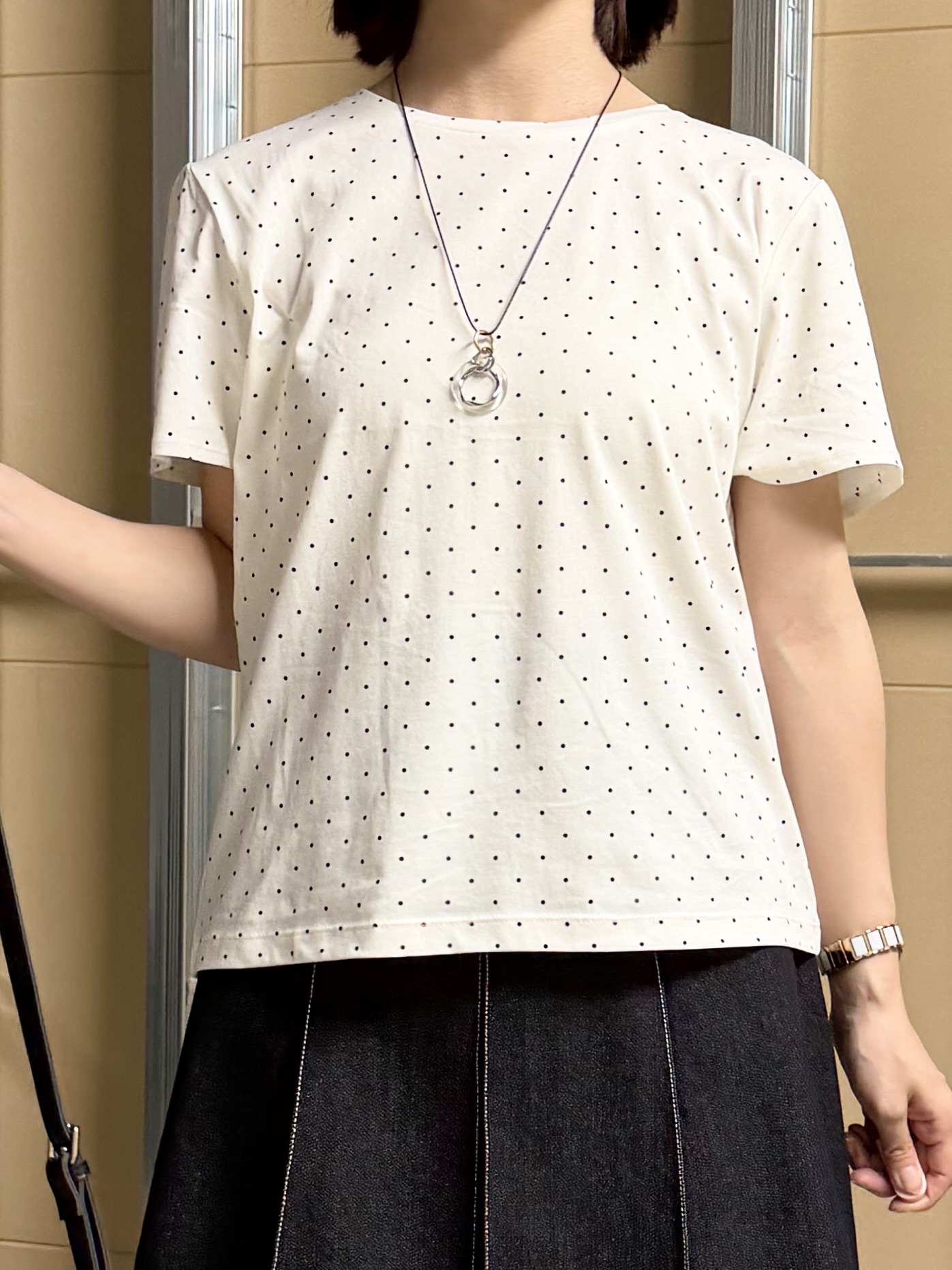 sahoさんの「THE SHOP TK｜大人にちょうどいい チャーム付きドット柄Tシャツ」を使ったコーディネート