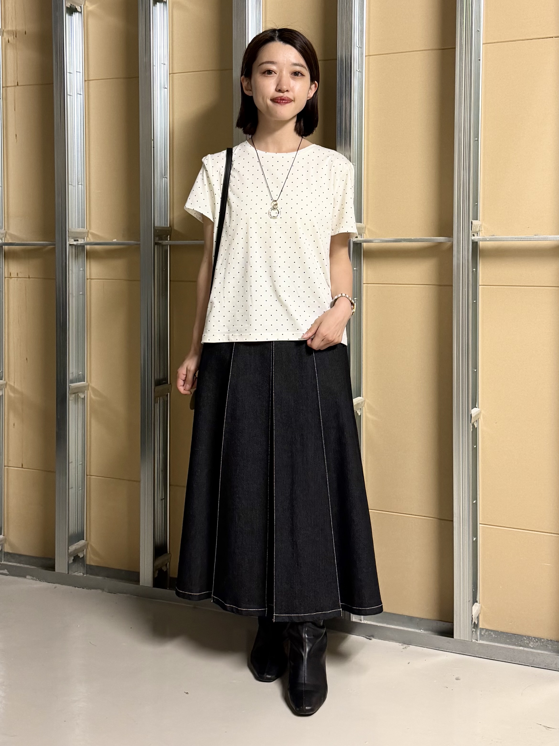 sahoさんの「THE SHOP TK｜大人にちょうどいい チャーム付きドット柄Tシャツ」を使ったコーディネート