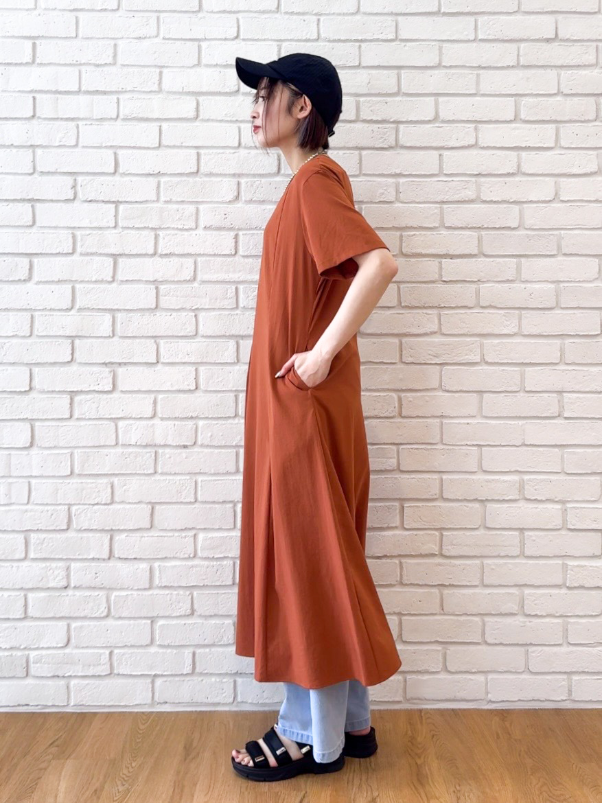𝐜𝐡𝐢𝐤𝐚さんの「SHOO･LA･RUE｜【S-LL/洗濯機可/セットアップ可】軽凛(かろりん) ひんやり切替ワンピース」を使ったコーディネート