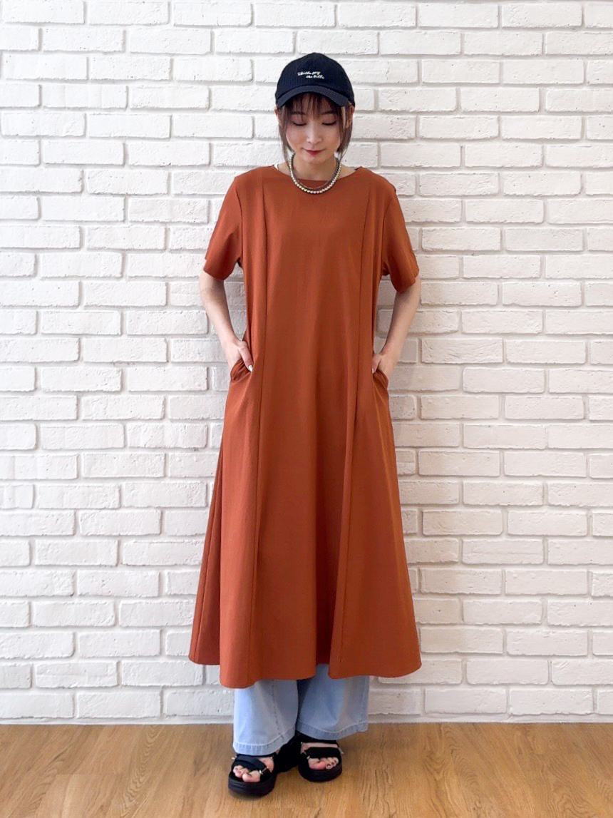 𝐜𝐡𝐢𝐤𝐚さんの「SHOO･LA･RUE｜【S-LL/洗濯機可/セットアップ可】軽凛(かろりん) ひんやり切替ワンピース」を使ったコーディネート