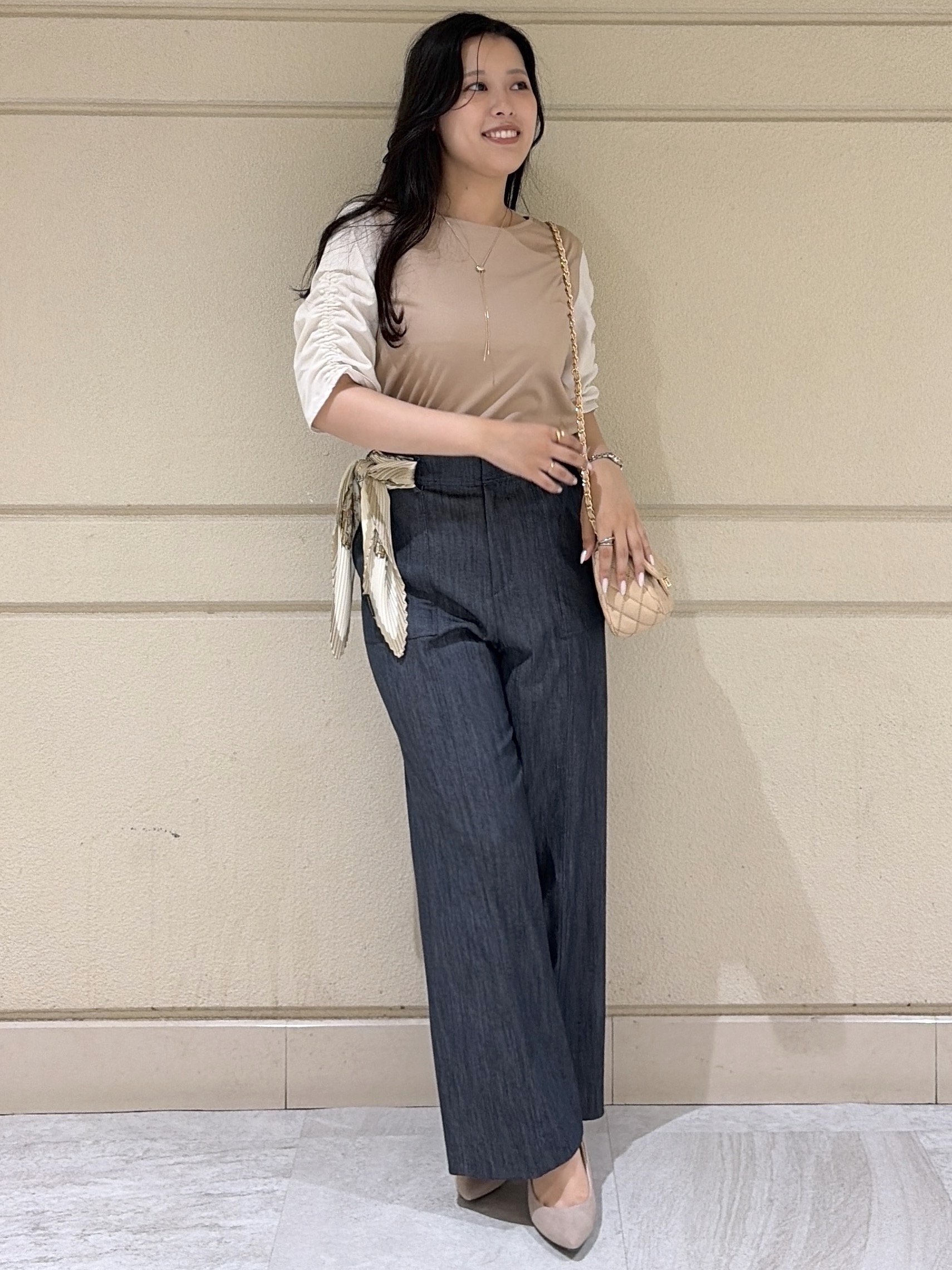 Momokaさんの「COUP DE CHANCE｜【手洗い可／日本製】袖ギャザーカットソー」を使ったコーディネート
