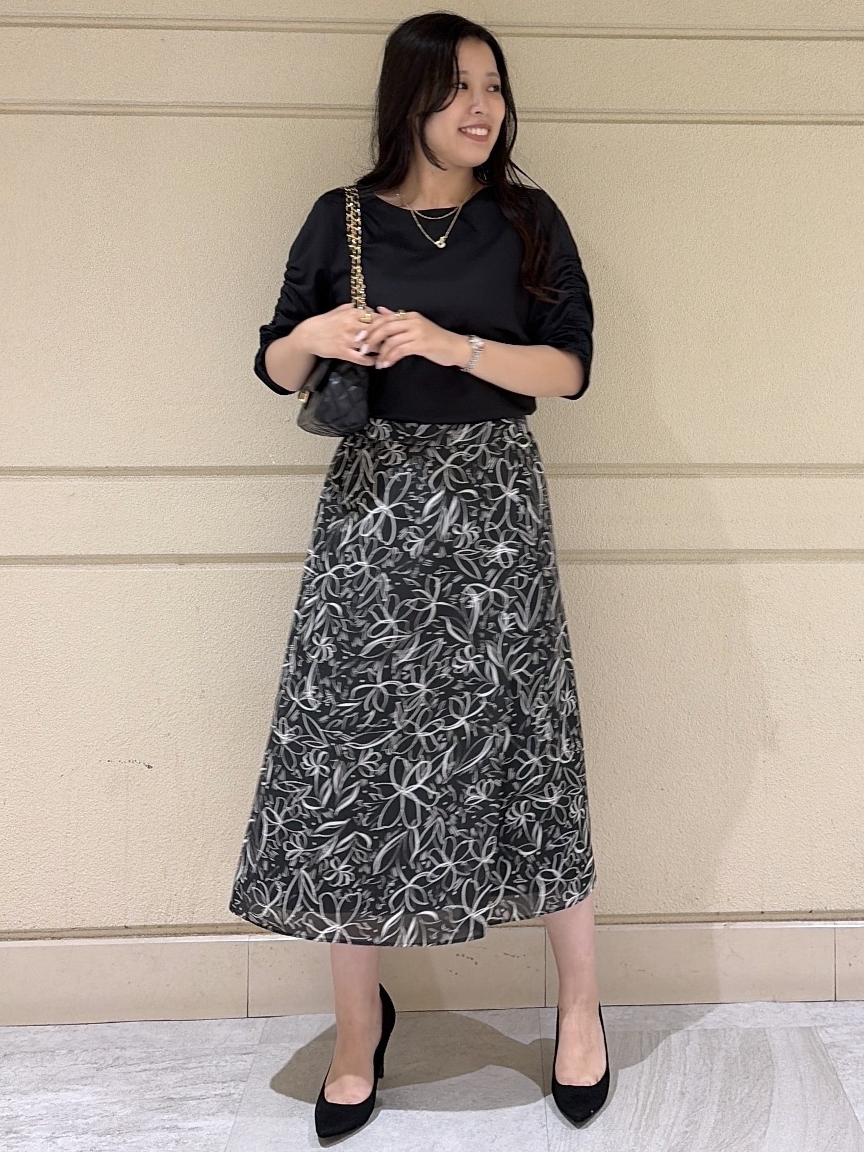 Momokaさんの「COUP DE CHANCE｜【手洗い可／日本製】袖ギャザーカットソー」を使ったコーディネート