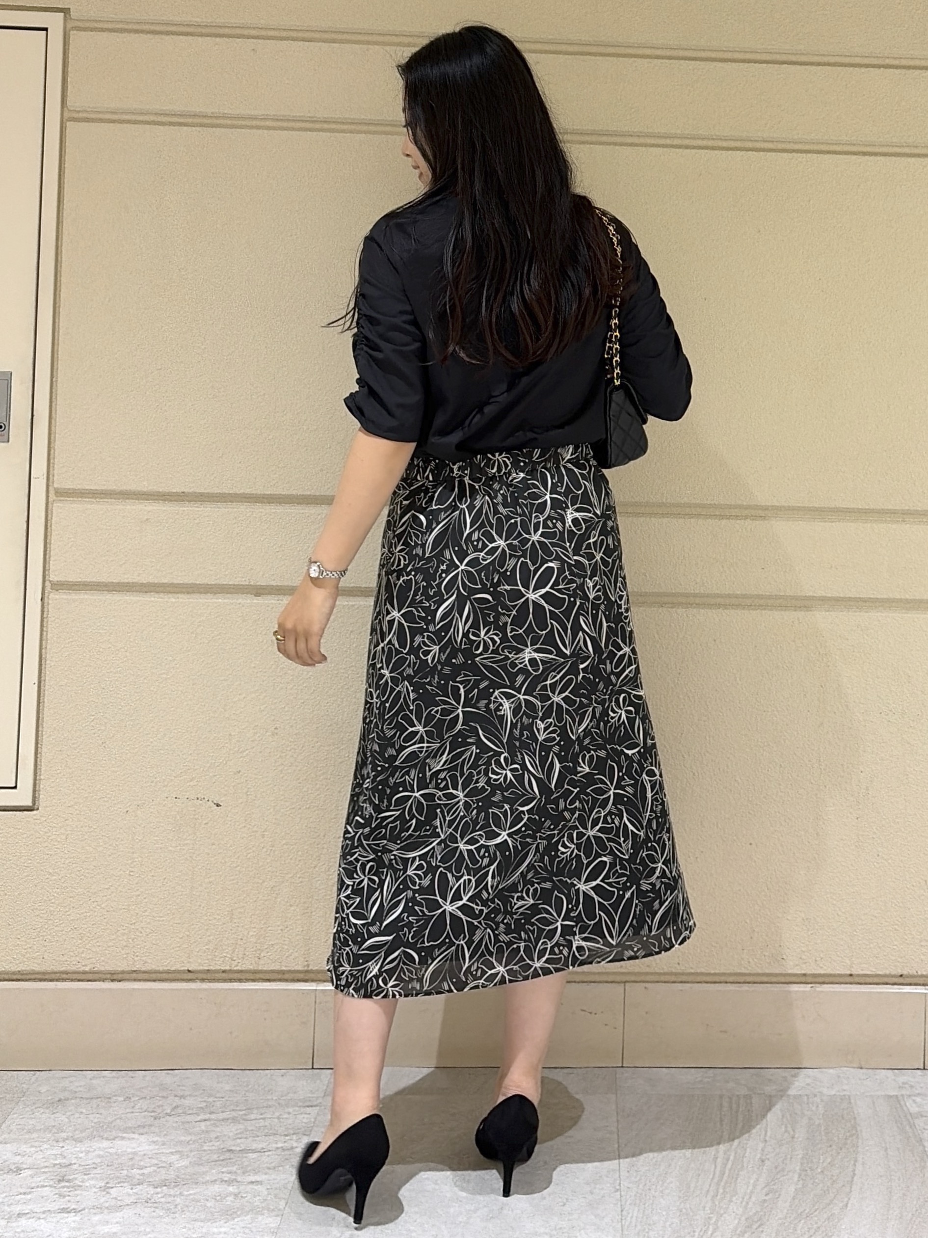 Momokaさんの「COUP DE CHANCE｜【手洗い可／日本製】袖ギャザーカットソー」を使ったコーディネート