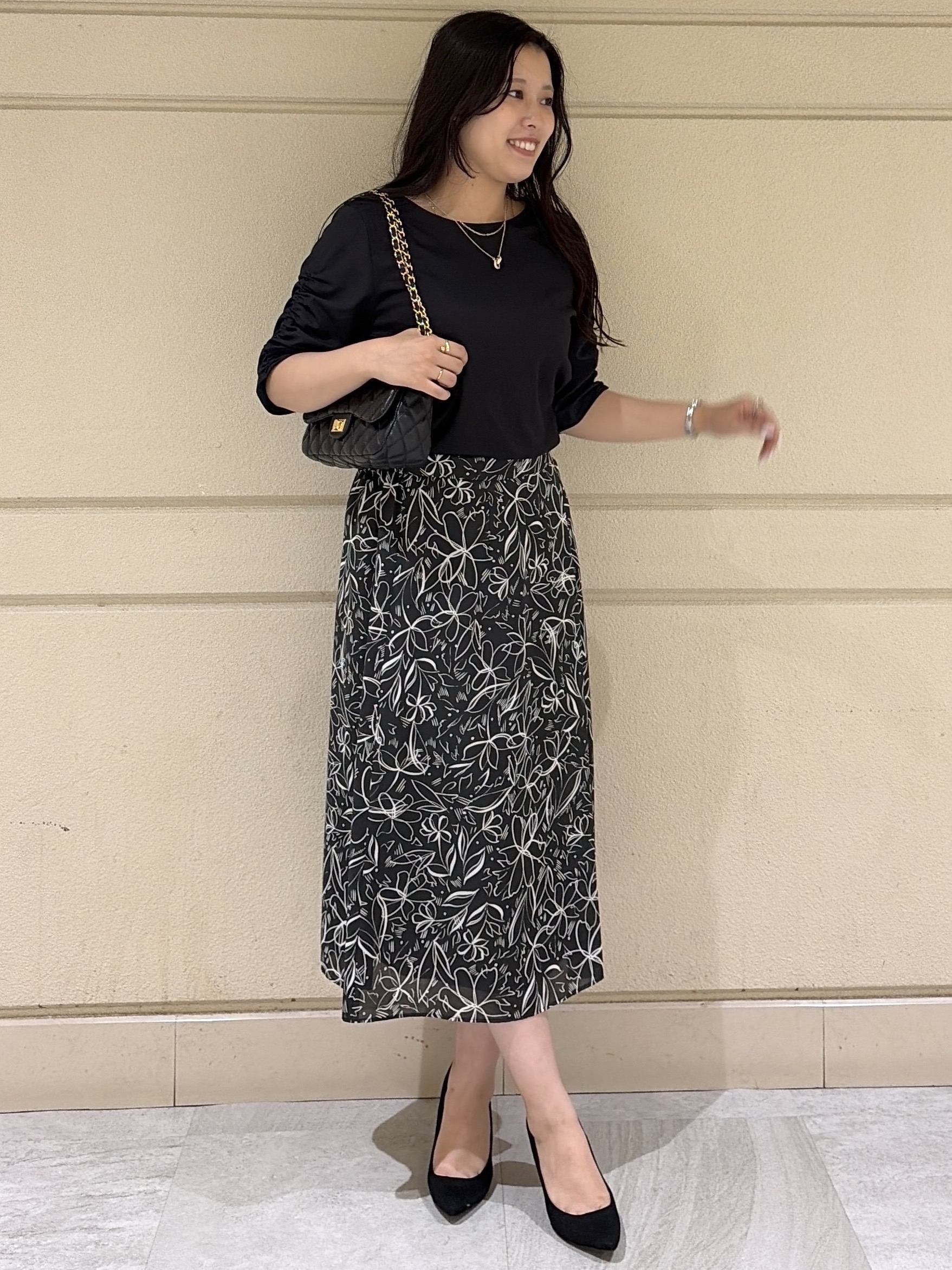 Momokaさんの「COUP DE CHANCE｜【手洗い可／日本製】袖ギャザーカットソー」を使ったコーディネート