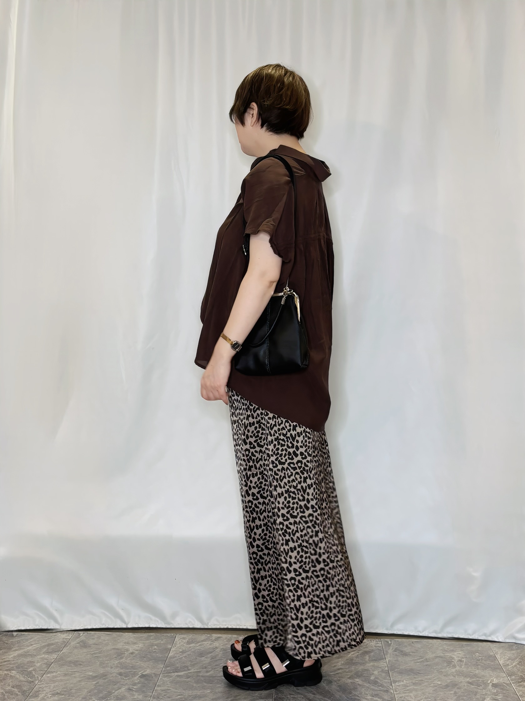 たみさんの「SHOO･LA･RUE｜【ひんやり/UV】ほんのりシアーで上品な バックギャザーブラウス」を使ったコーディネート