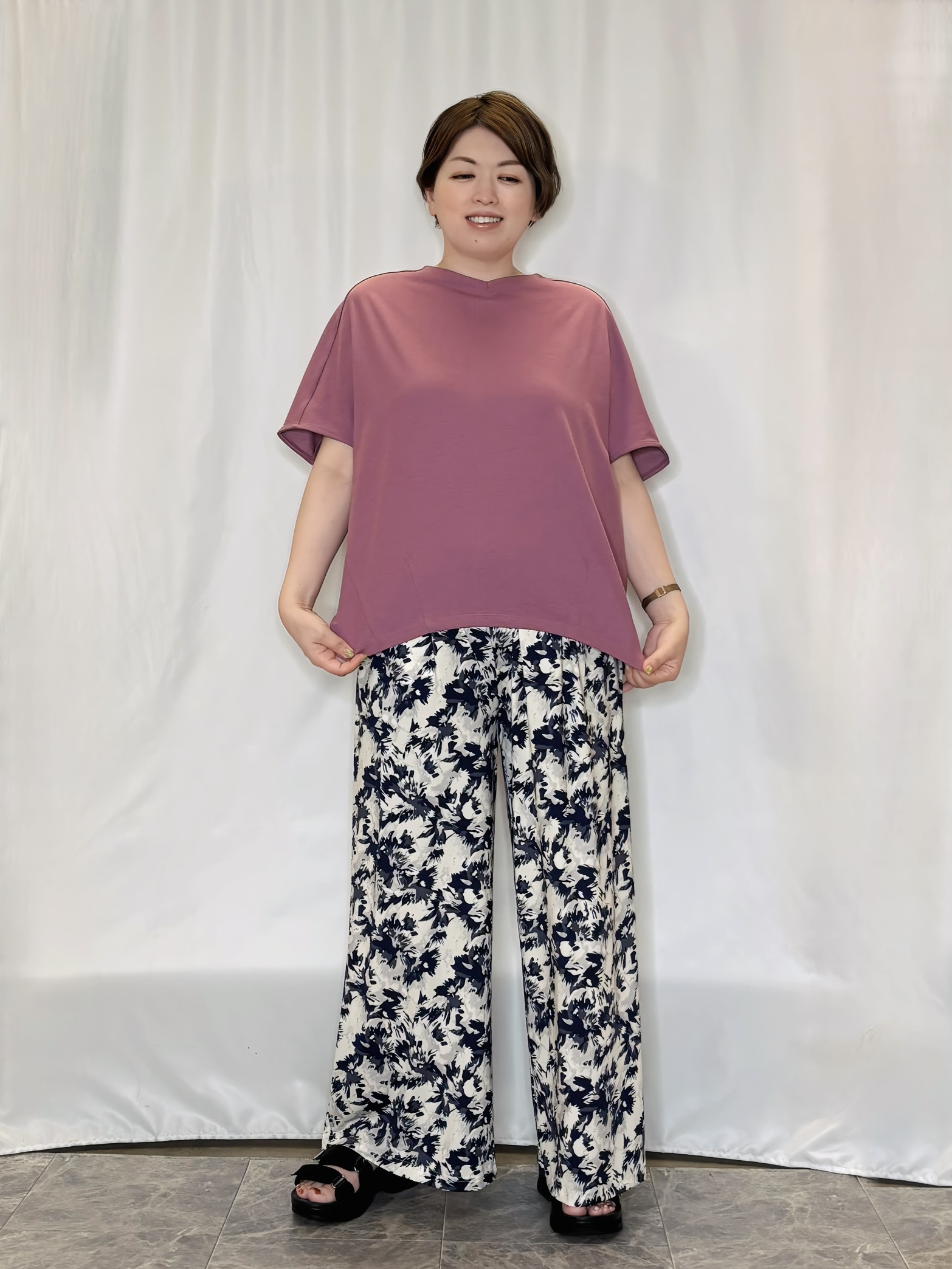 たみさんの「SHOO･LA･RUE｜【ひんやり/体型カバー】インせず着られる 上品見えのドルマントップス」を使ったコーディネート