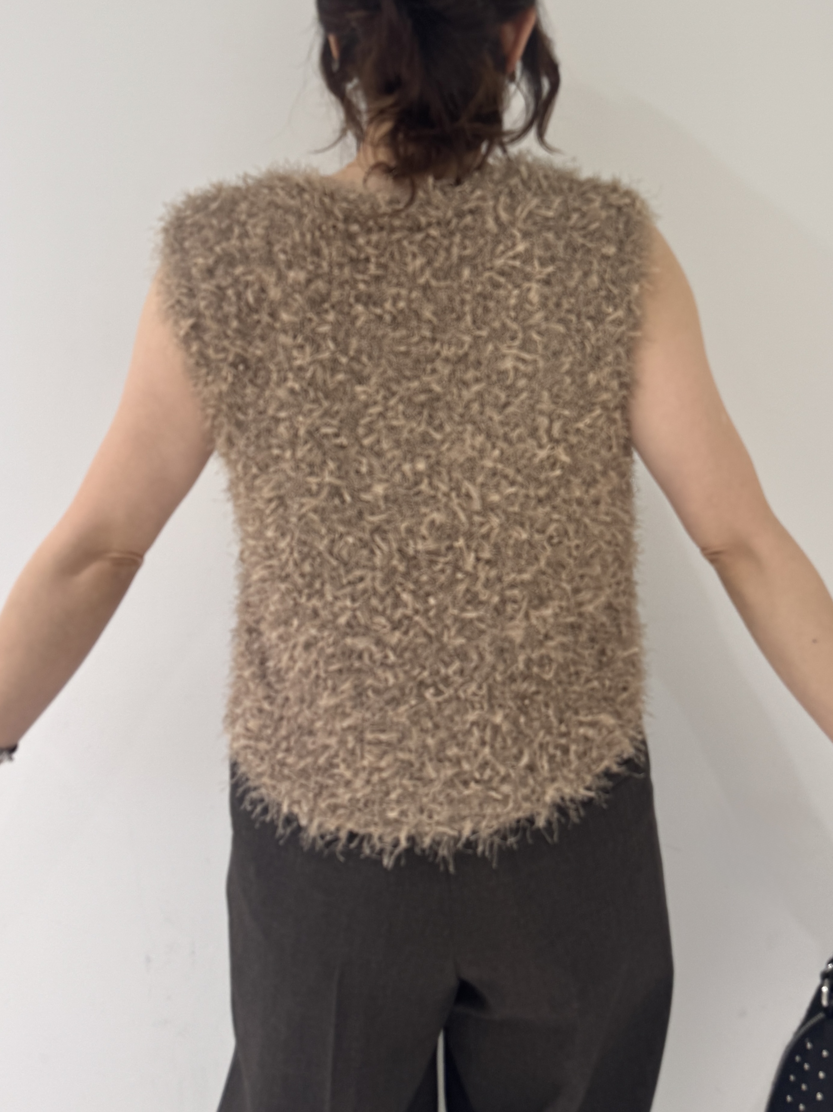 そんさんの「INDIVI｜【洗える】ファンシーヤーンVネックニットベスト」を使ったコーディネート