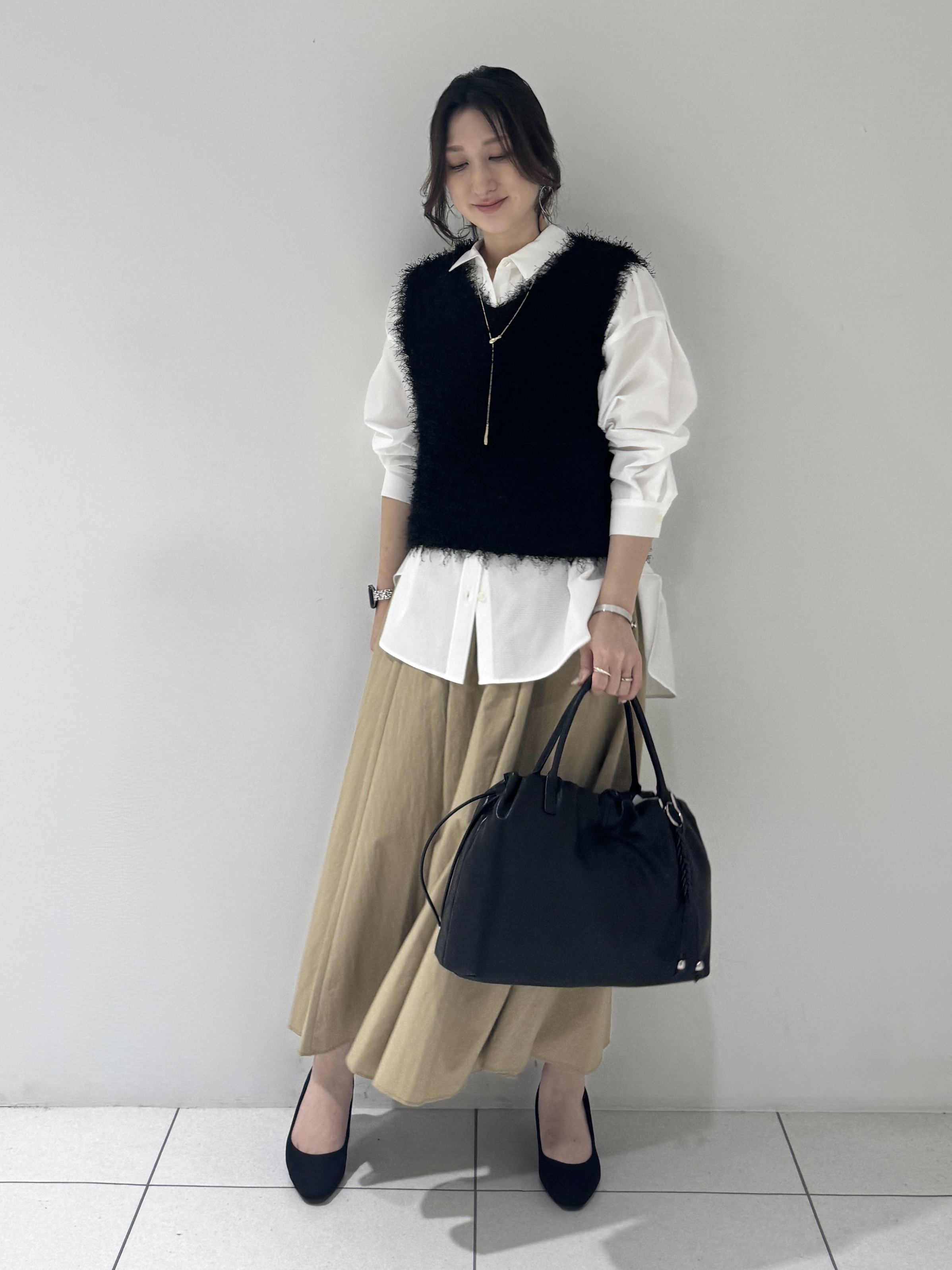 そんさんの「INDIVI｜【洗える】ファンシーヤーンVネックニットベスト」を使ったコーディネート