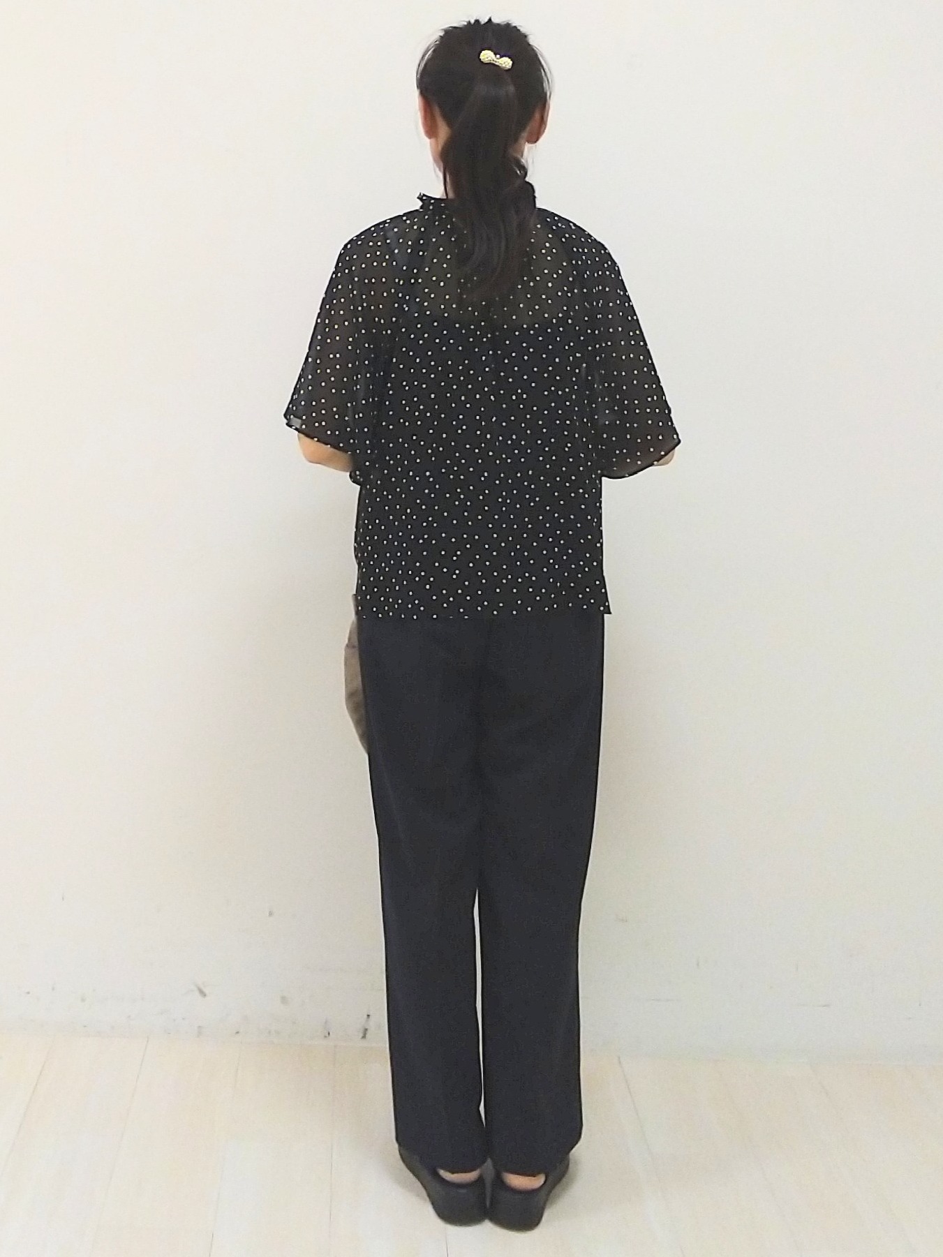 SANAさんの「Reflect｜【セットアップ／手洗い可】ドット柄シアーブラウス」を使ったコーディネート