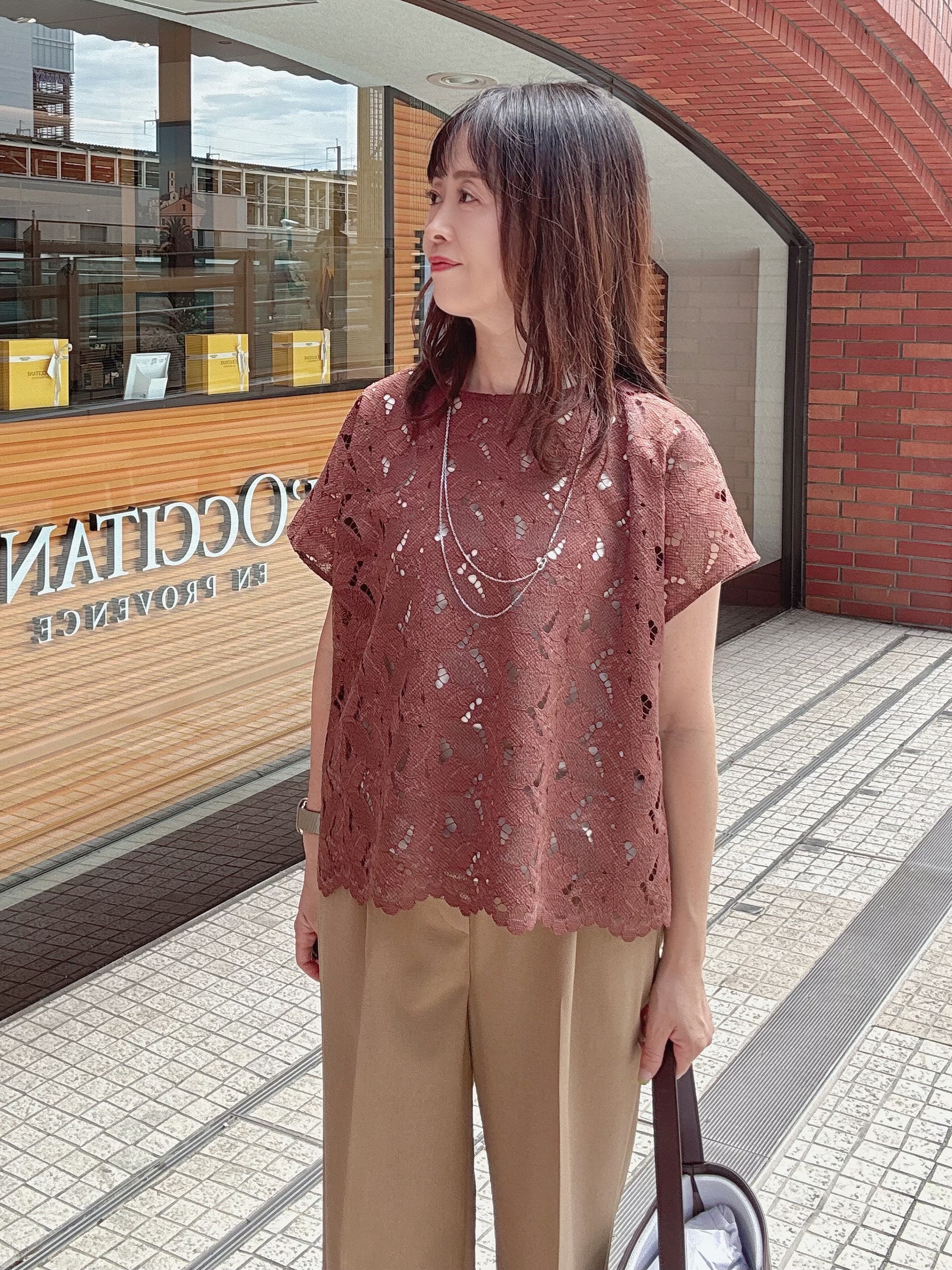 makiさんの「UNTITLED｜【セットアップ可/品のある透け感】リーフレースブラウス」を使ったコーディネート