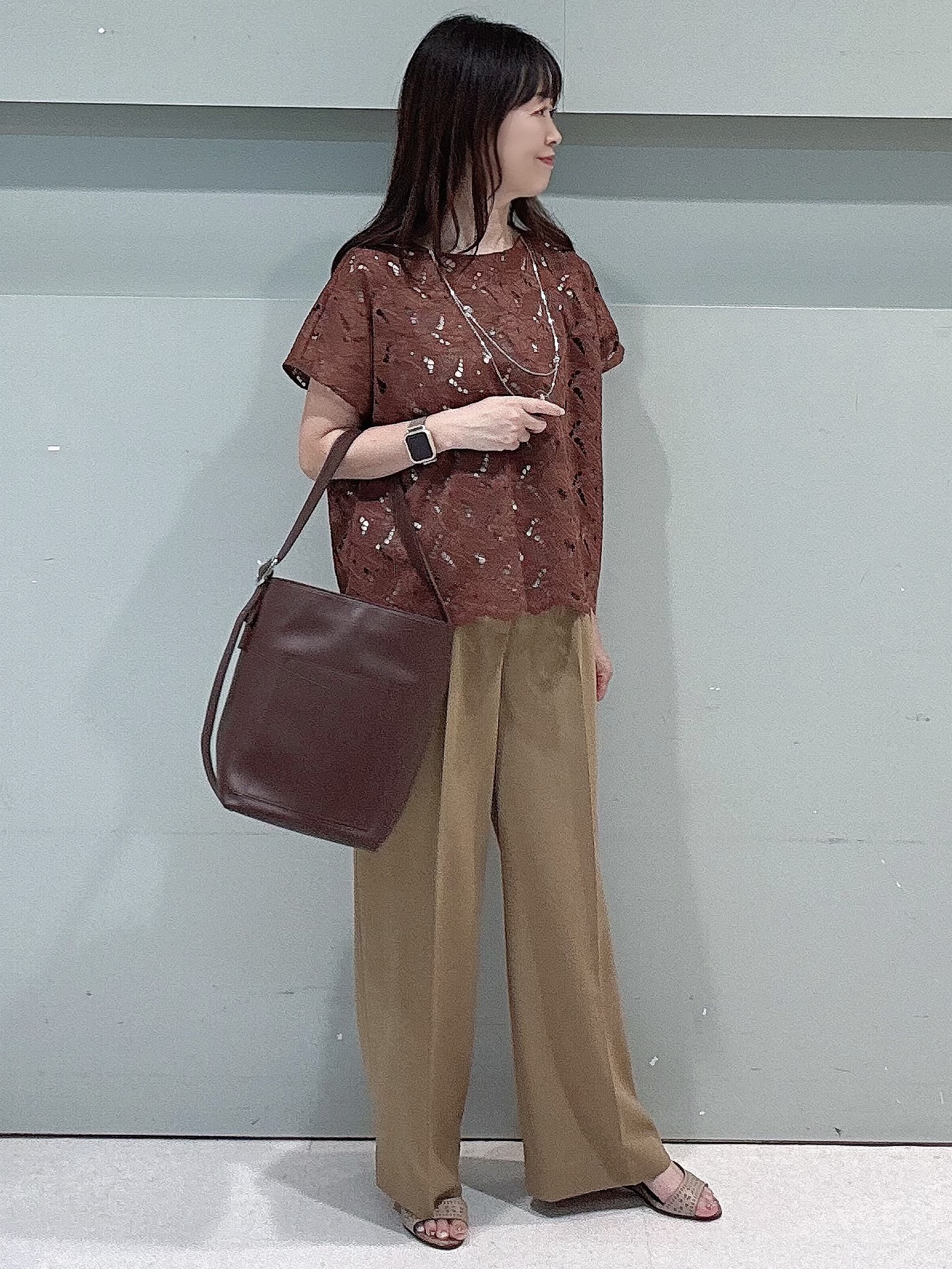 makiさんの「UNTITLED｜【セットアップ可/品のある透け感】リーフレースブラウス」を使ったコーディネート