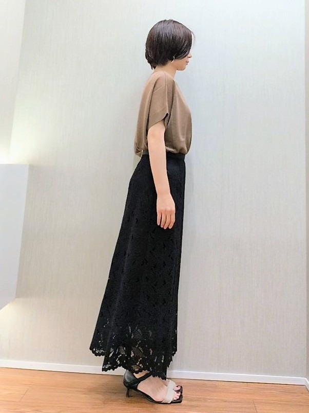 ミズタさんの「UNTITLED｜【アンサンブル可/品のある透け感】Tシャツ風ニットトップス」を使ったコーディネート