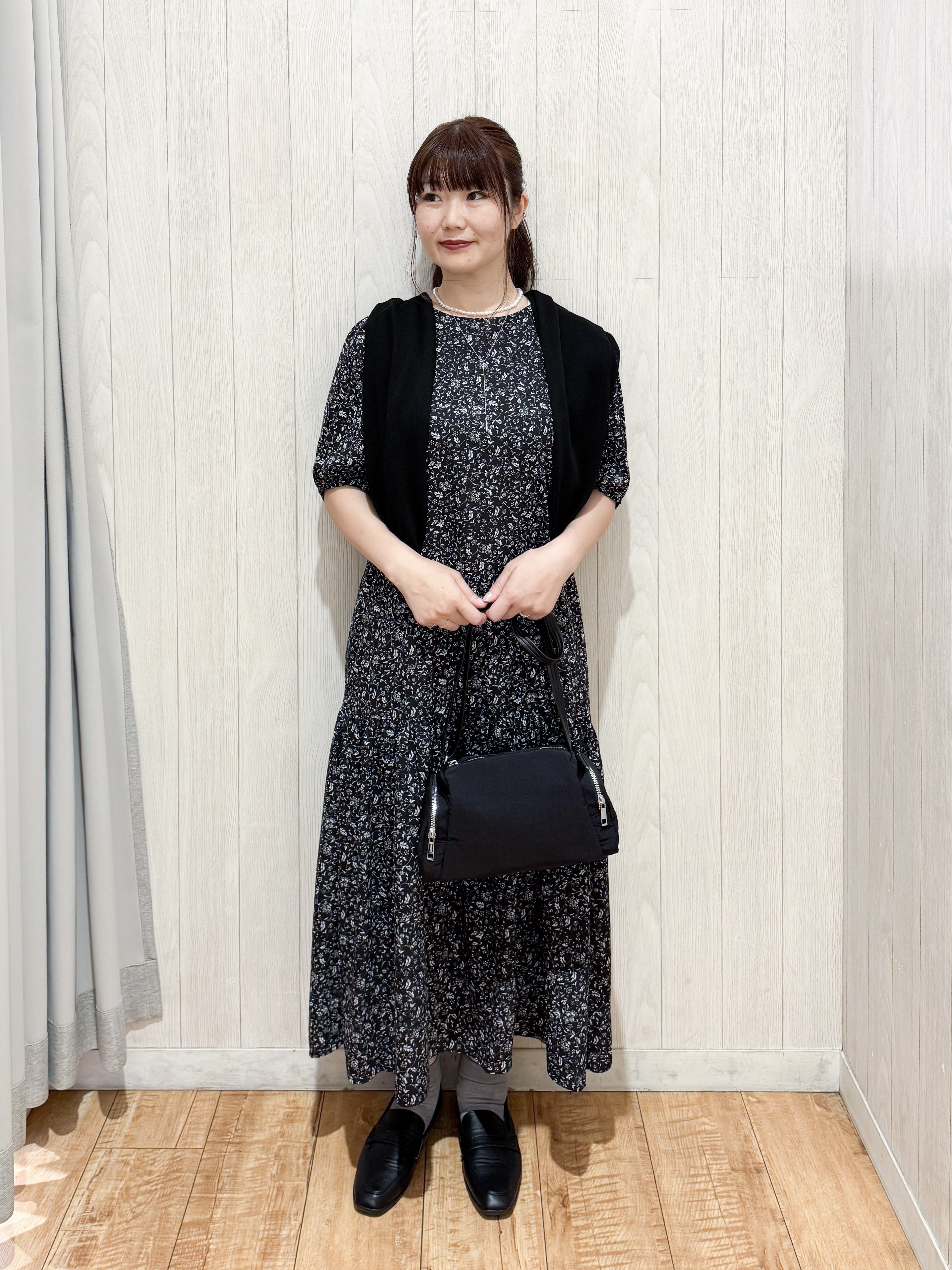 愛さんの「SHOO･LA･RUE｜【洗濯機可/S-LL】配色シフォン襟でサマ見え 上品シアーカーディガン」を使ったコーディネート
