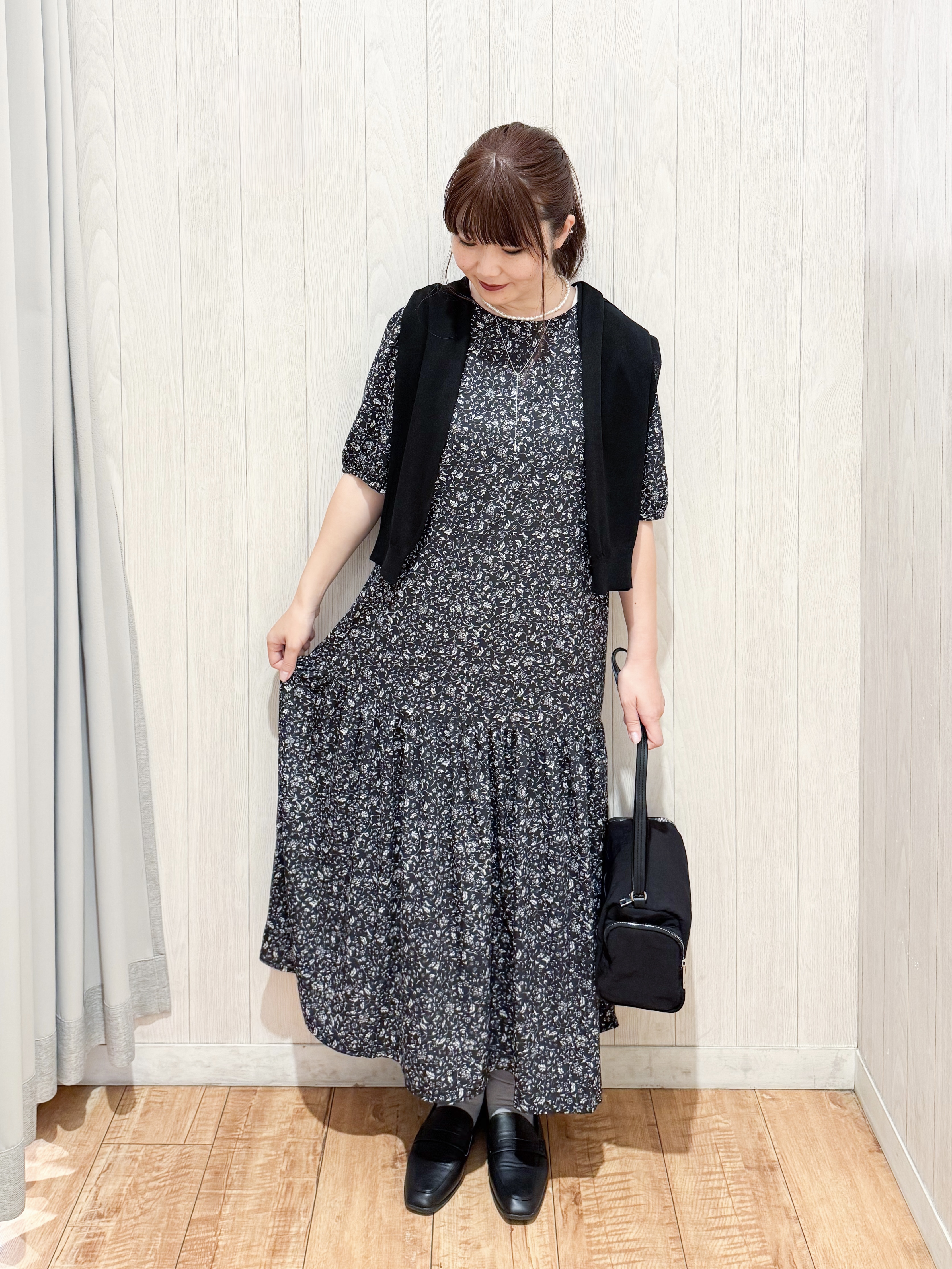 愛さんの「SHOO･LA･RUE｜【洗濯機可/S-LL】配色シフォン襟でサマ見え 上品シアーカーディガン」を使ったコーディネート