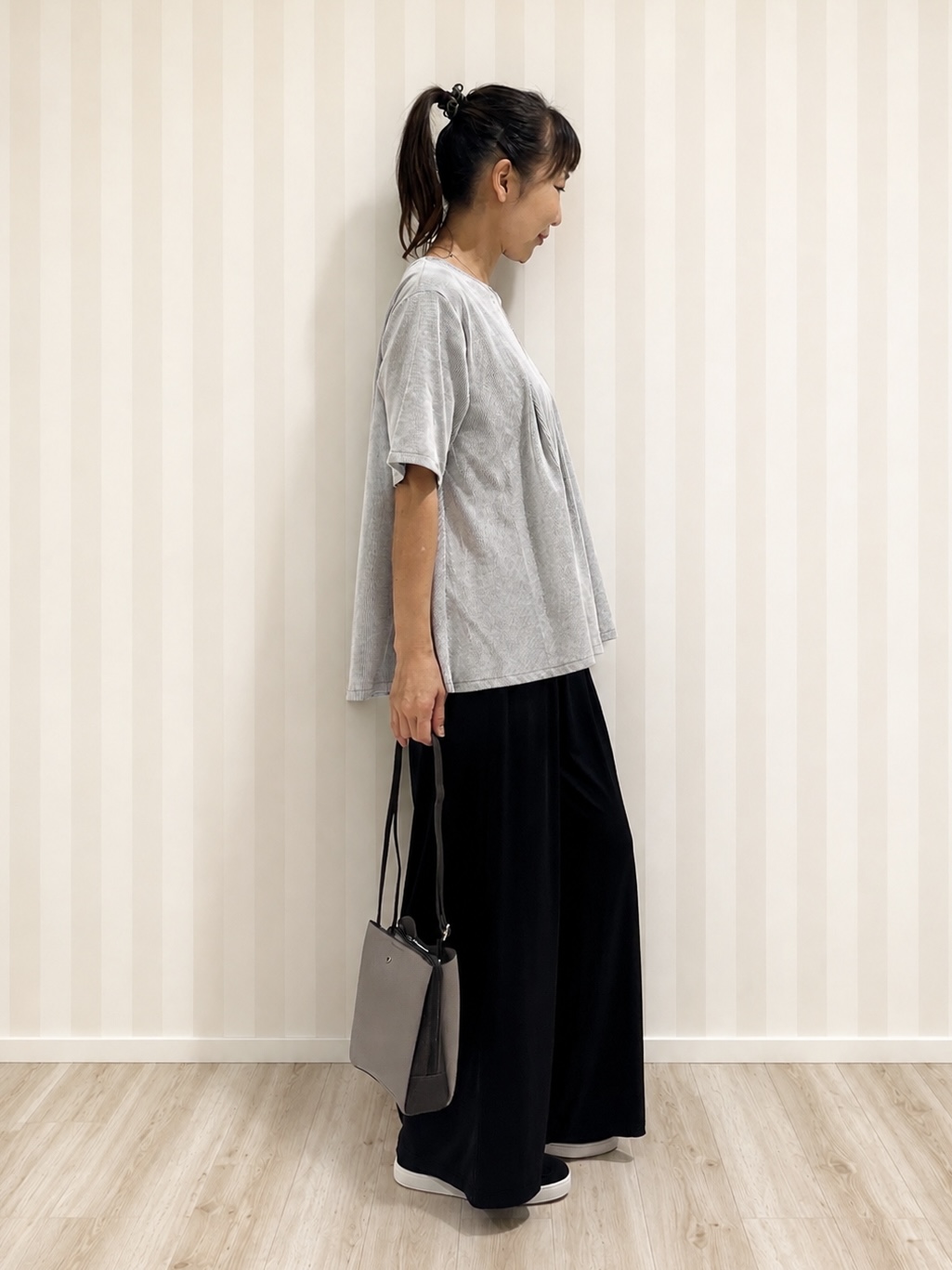まつみさんの「SHOO･LA･RUE｜【洗濯機可/S-LL】インせずすっきり見え ストライプ柄タックトップス」を使ったコーディネート