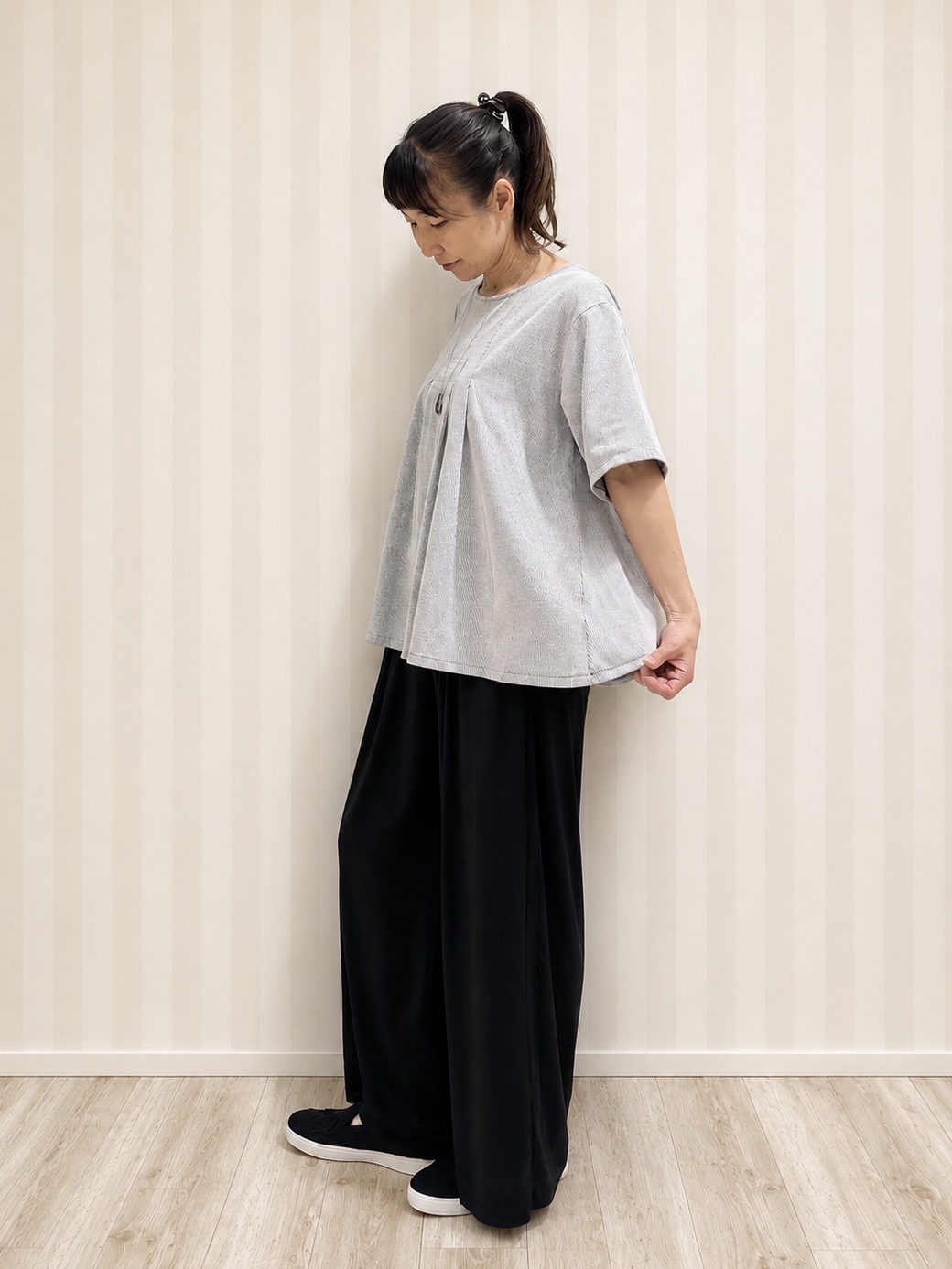 まつみさんの「SHOO･LA･RUE｜【洗濯機可/S-LL】インせずすっきり見え ストライプ柄タックトップス」を使ったコーディネート