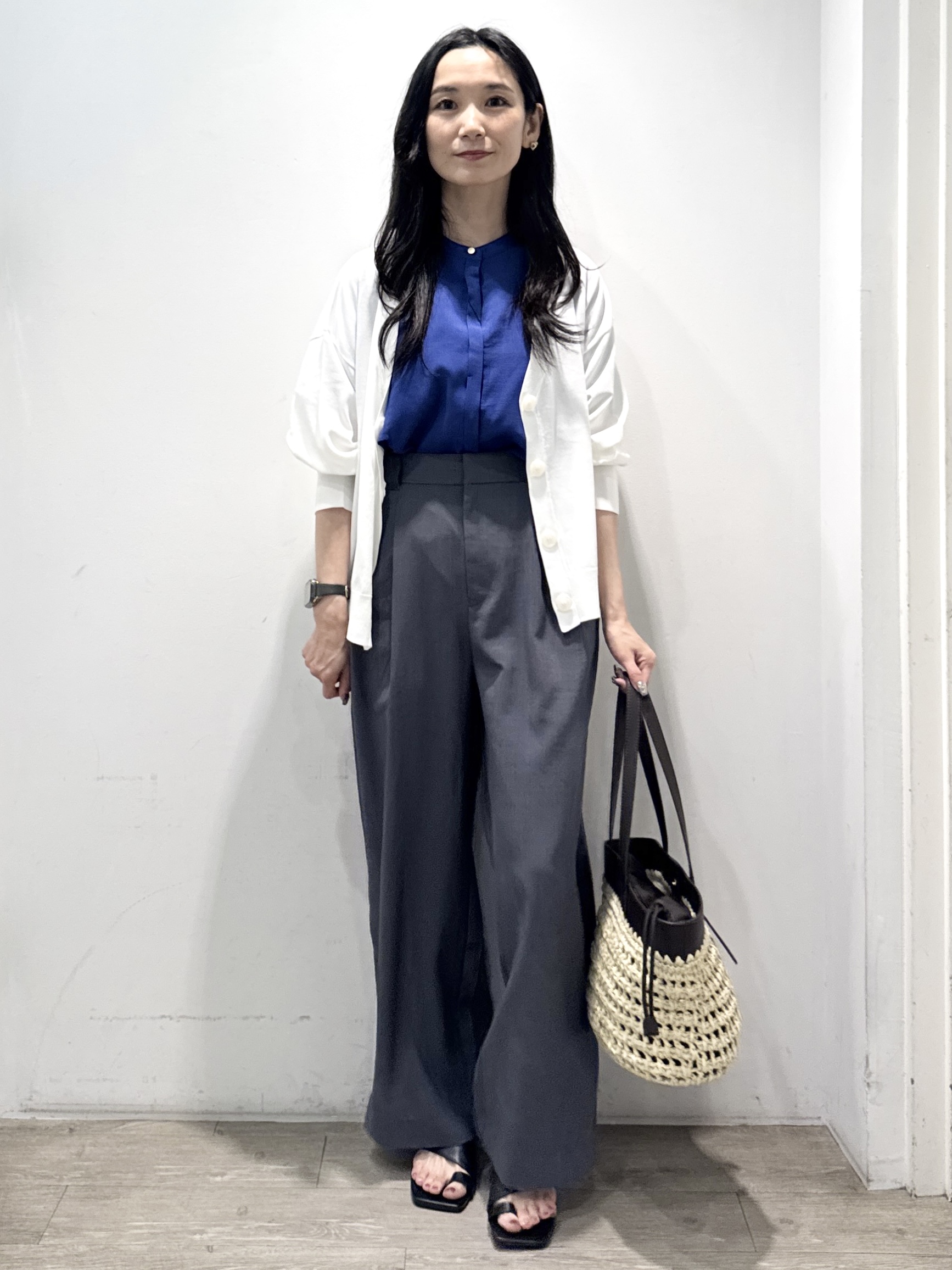 yuicciさんの「OPAQUE.CLIP｜【UV／接触冷感】Vネックリラクシーニットカーディガン《洗濯機OK／抗ピル》」を使ったコーディネート