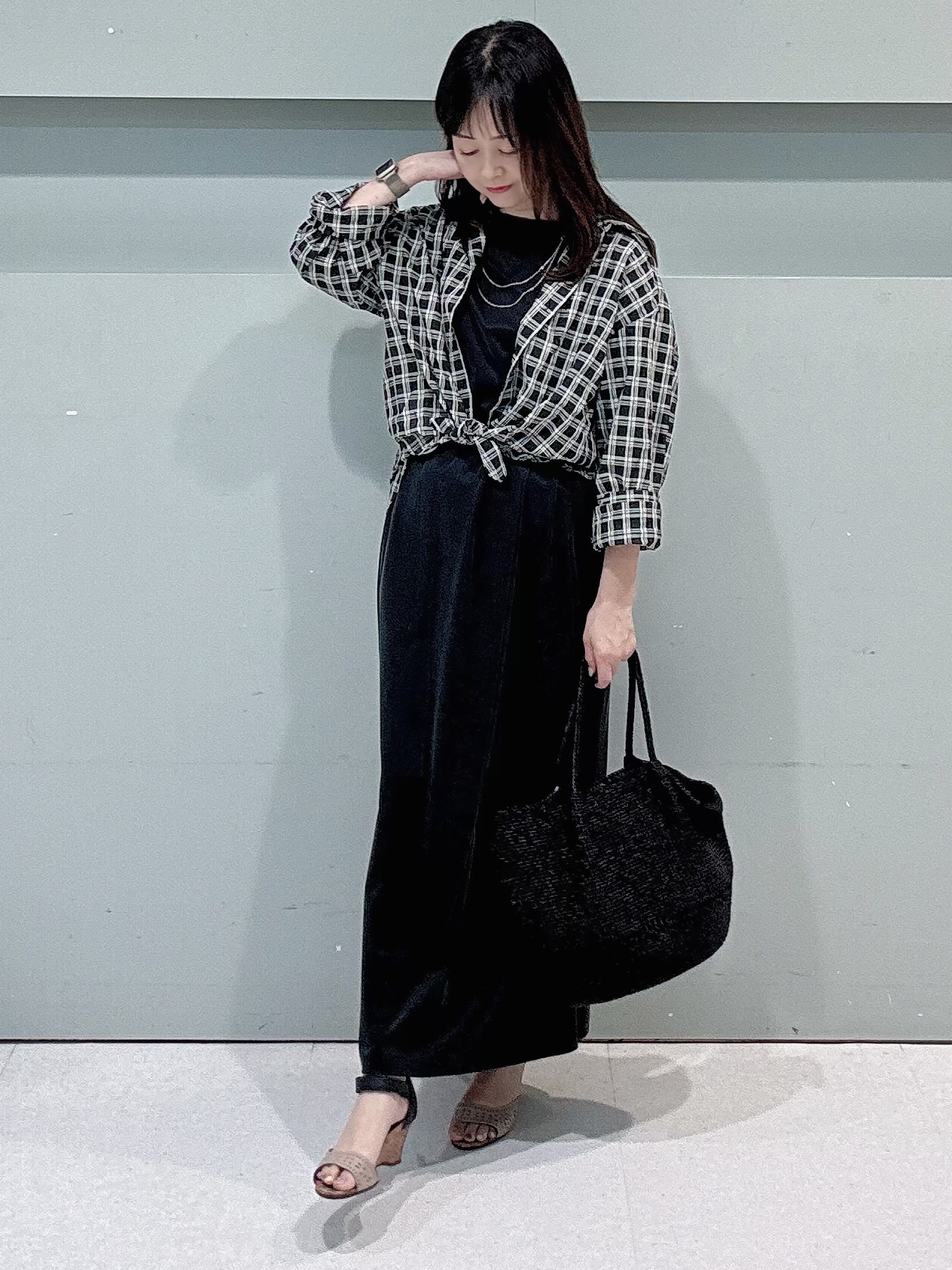 makiさんの「UNTITLED｜シアーチェックシャツブラウス」を使ったコーディネート