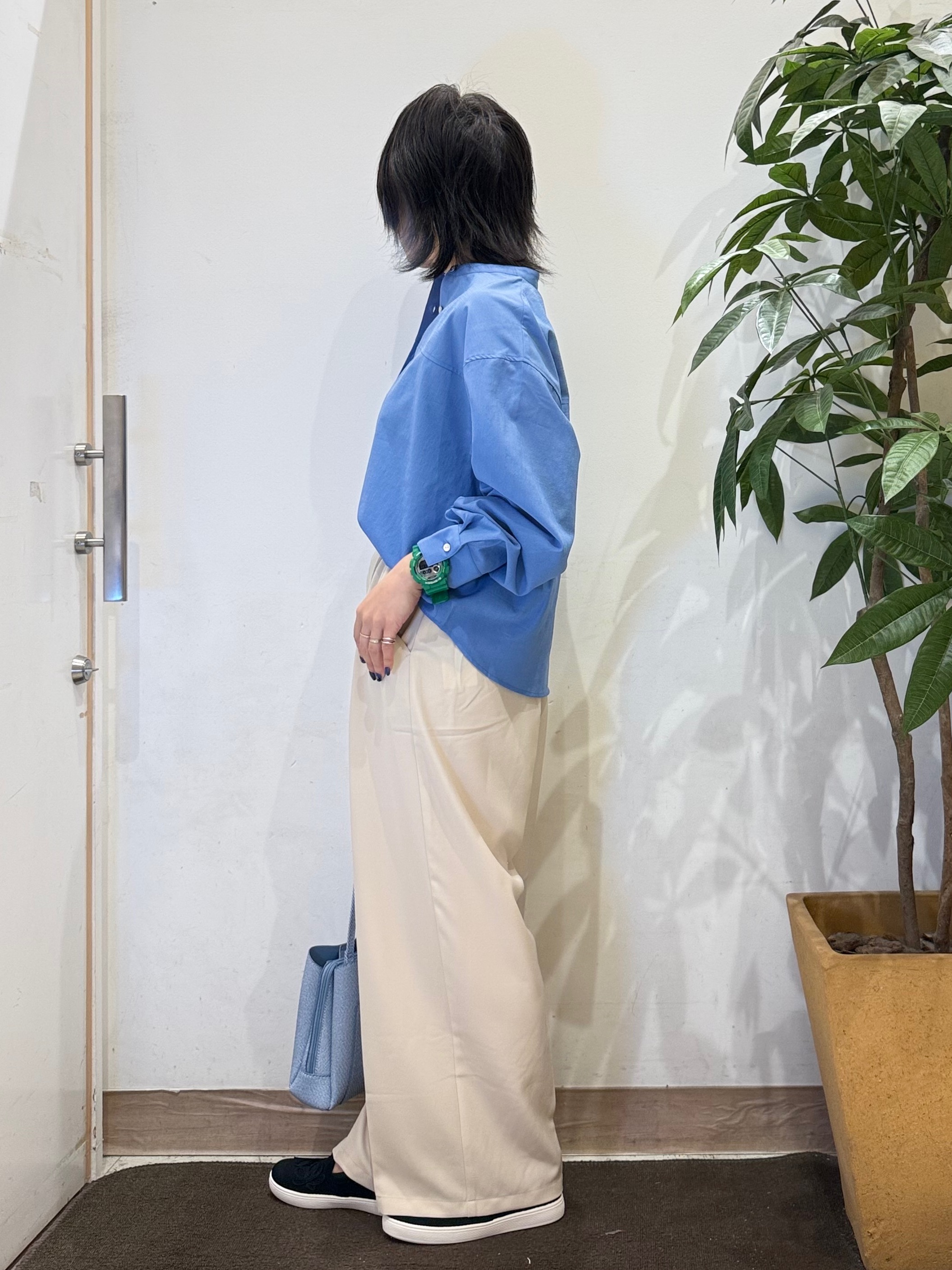misakiさんの「SHOO･LA･RUE｜【通気性〇/S-LL/洗濯機可】さらりと心地よい。ノーカラーシャツ」を使ったコーディネート