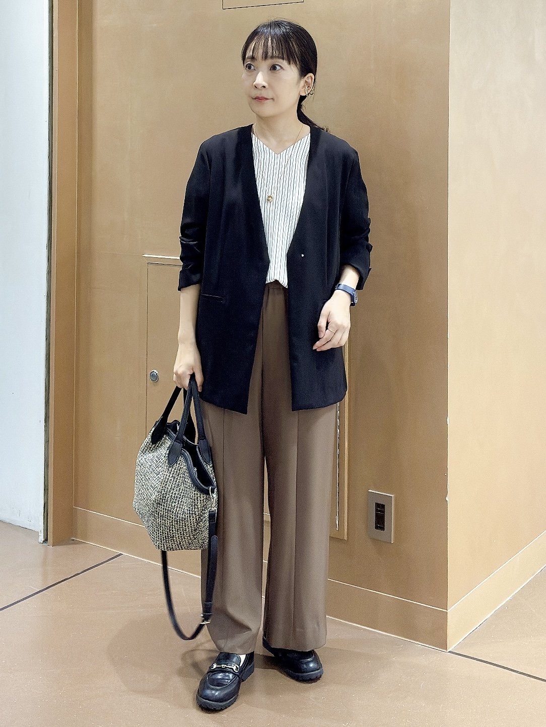 hattoriさんの「INDIVI｜【清涼感／UVケア／接触冷感】Vネックストライプブラウス」を使ったコーディネート