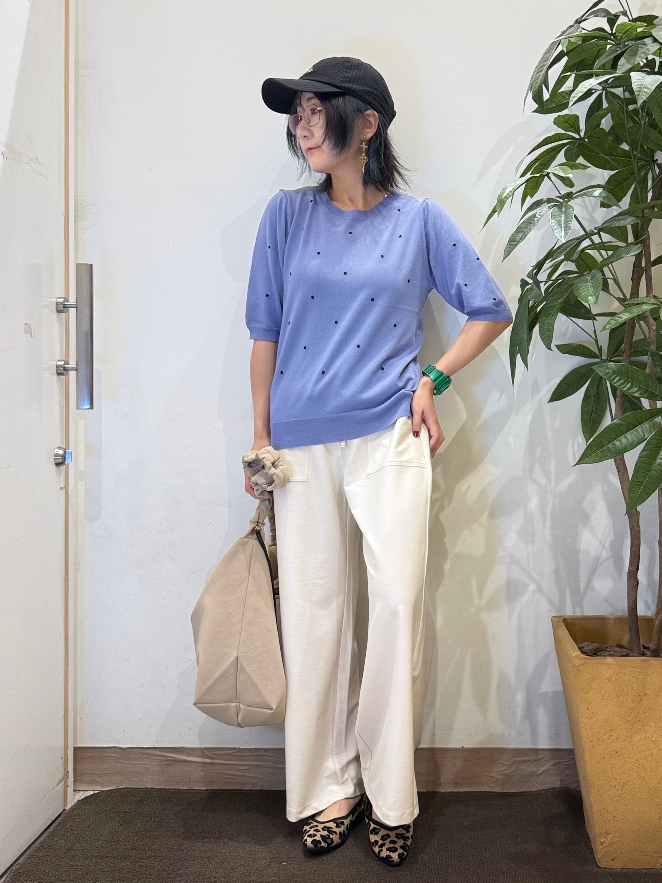 misakiさんの「SHOO･LA･RUE｜【ひんやり/S-LL】大人フェミニン ドット刺繍ニット」を使ったコーディネート