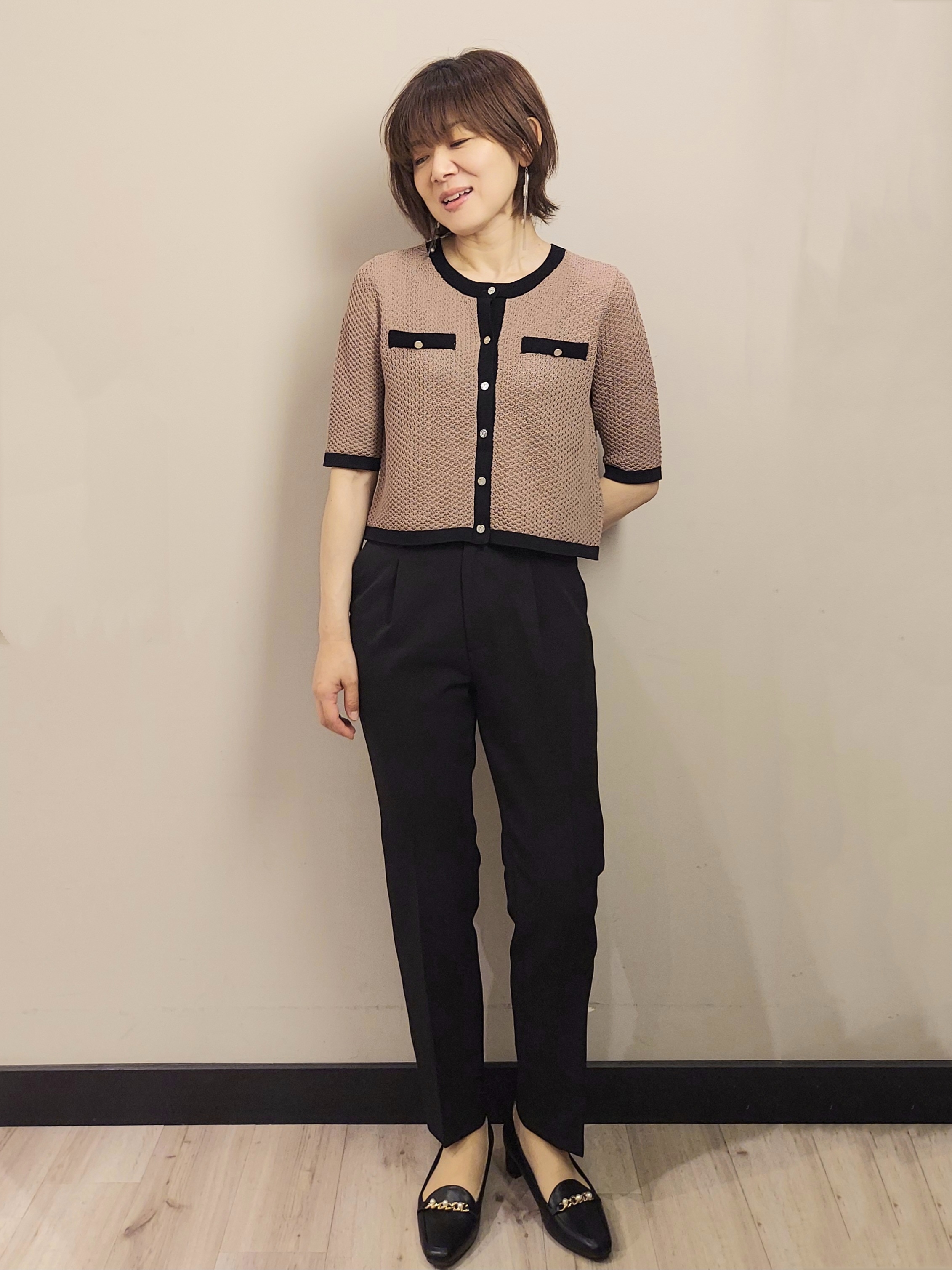 MAKIさんの「index｜【抗ピリング】柄編みニットカーディガン&times;ペプラムキャミセット《洗濯機OK》」を使ったコーディネート