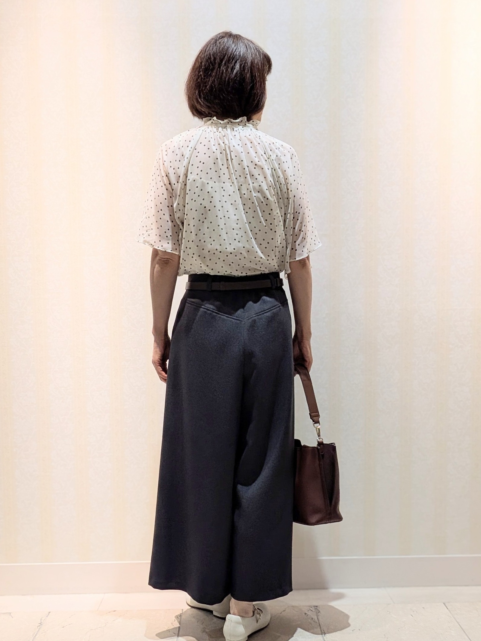 Ariさんの「Reflect｜【セットアップ／手洗い可】ドット柄シアーブラウス」を使ったコーディネート