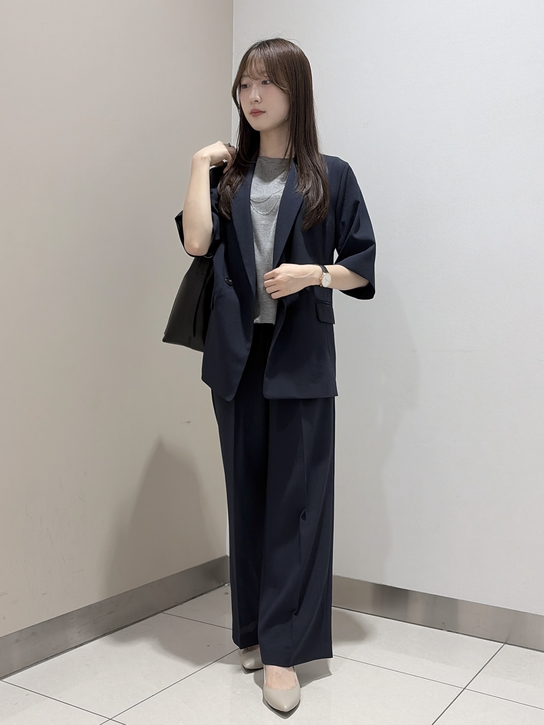 岡田美詩さんの「UNTITLED｜【セットアップ可/UVカット/通気性】エアリークール半袖ジャケット」を使ったコーディネート