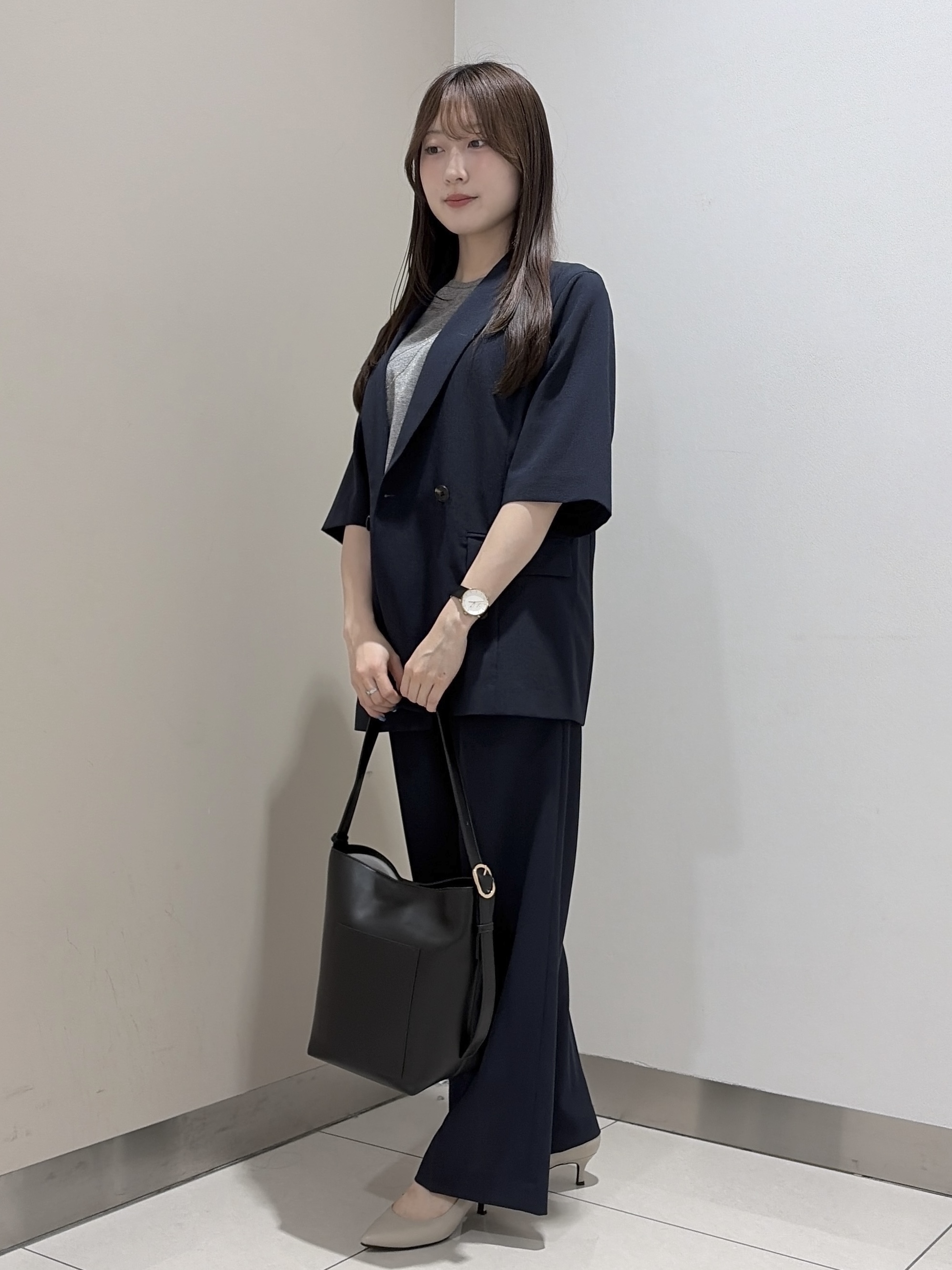 岡田美詩さんの「UNTITLED｜【セットアップ可/UVカット/通気性】エアリークール半袖ジャケット」を使ったコーディネート