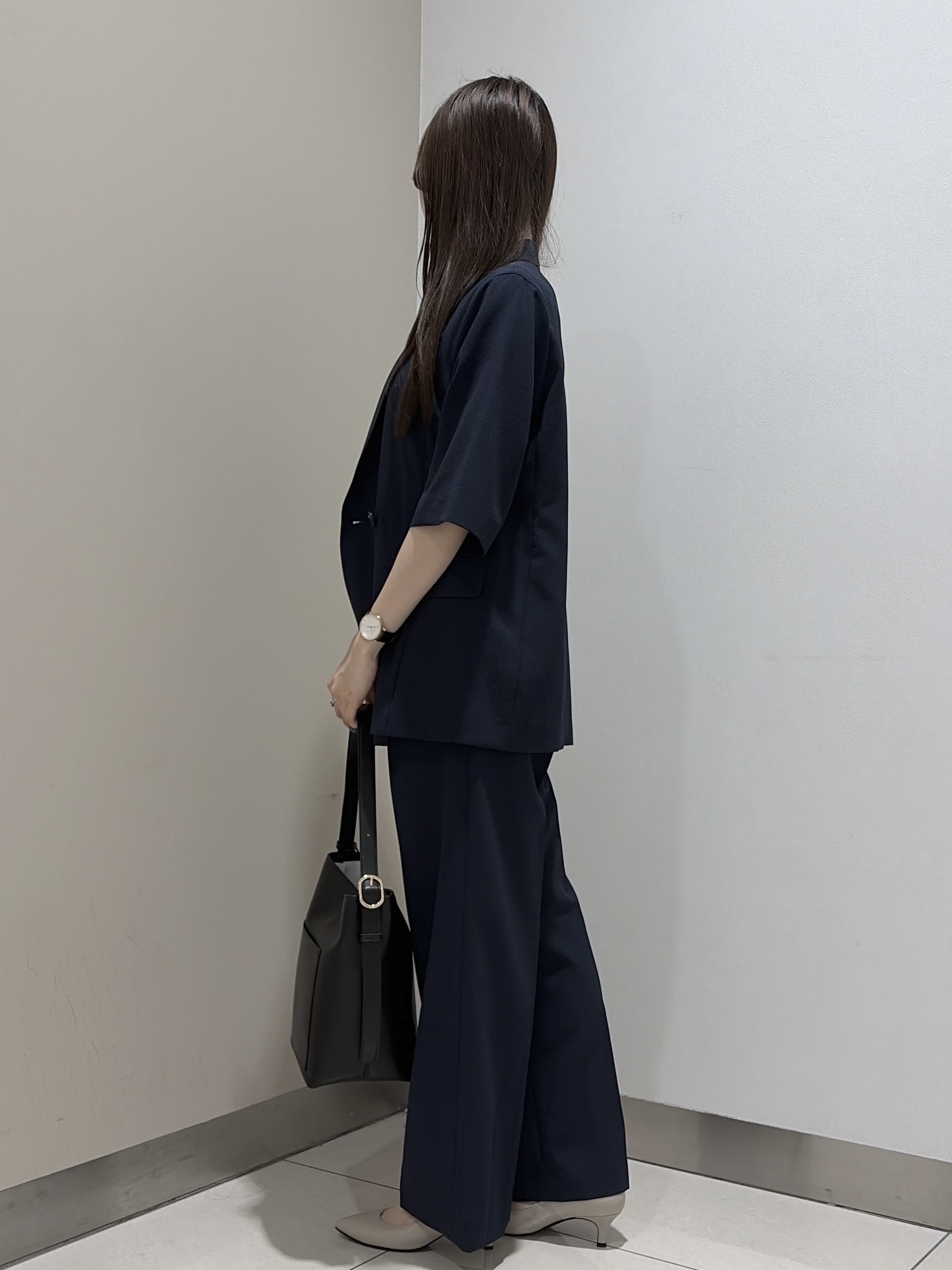 岡田美詩さんの「UNTITLED｜【セットアップ可/UVカット/通気性】エアリークール半袖ジャケット」を使ったコーディネート