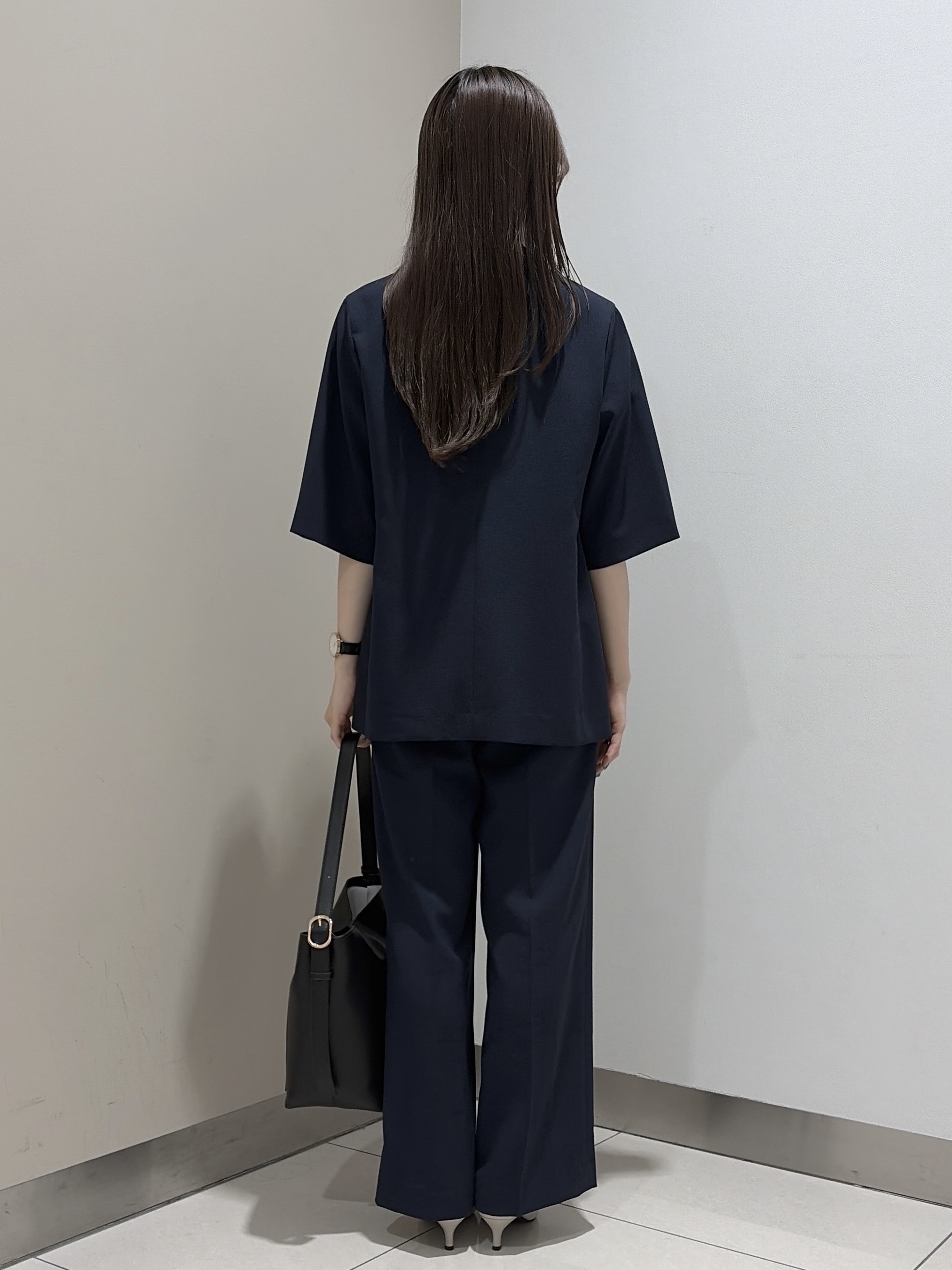 岡田美詩さんの「UNTITLED｜【セットアップ可/UVカット/通気性】エアリークール半袖ジャケット」を使ったコーディネート