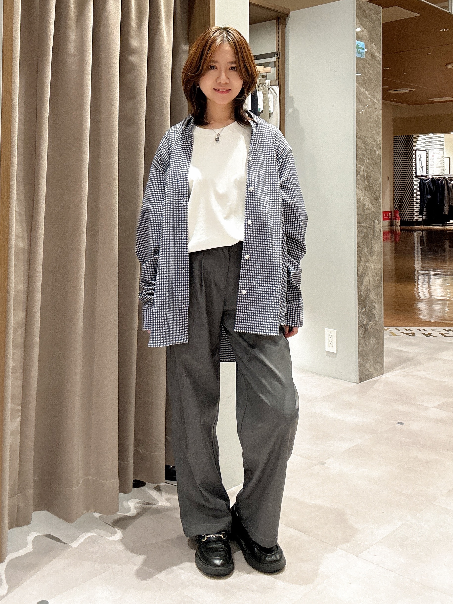 hanechanさんの「TAKEO KIKUCHI｜【抗菌防臭/シーズンレス】シアサッカーギンガムチェック ストレッチシャツ」を使ったコーディネート